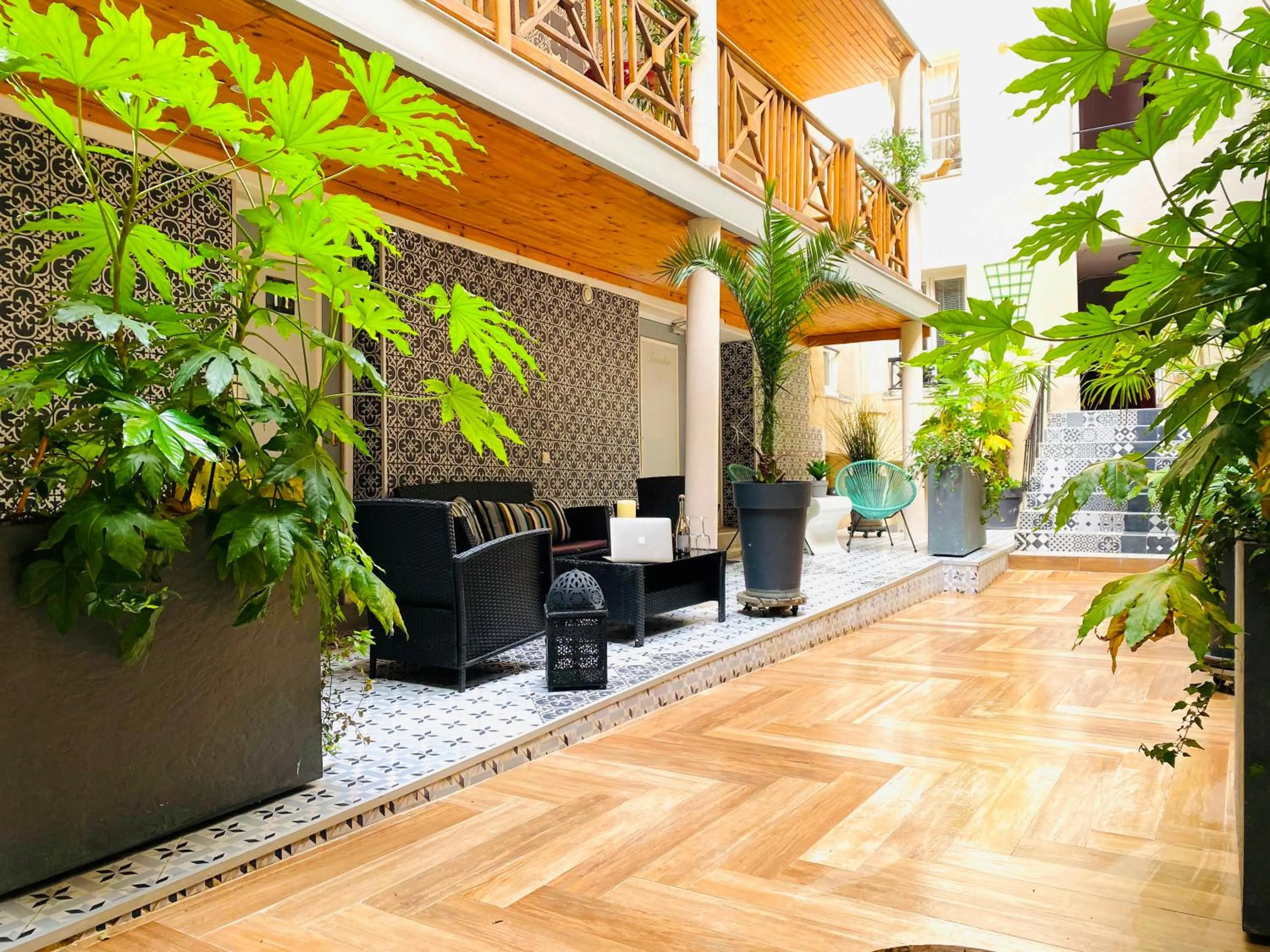 Patio in Hôtel Clairefontaine