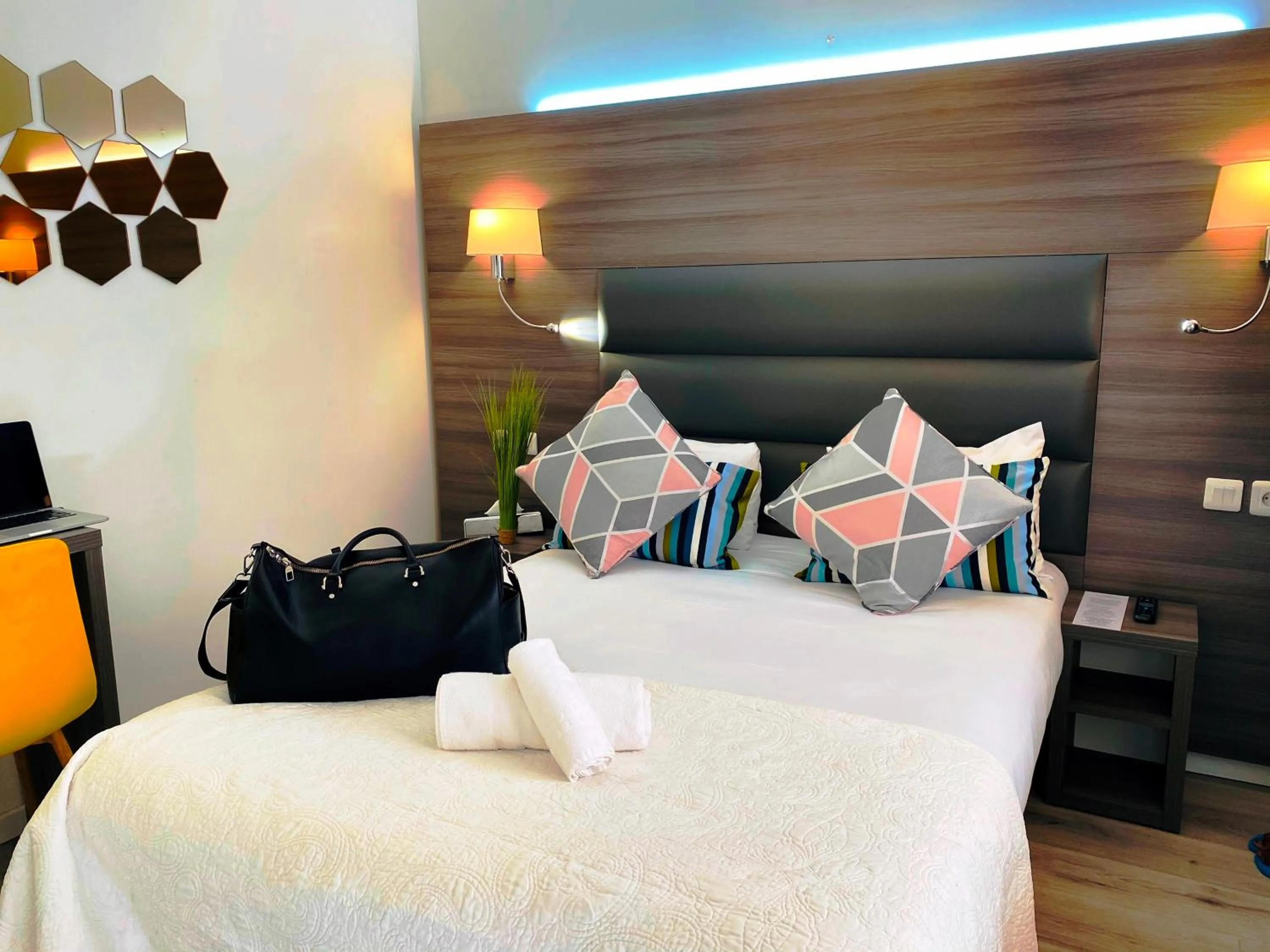 Bed in Hôtel Clairefontaine