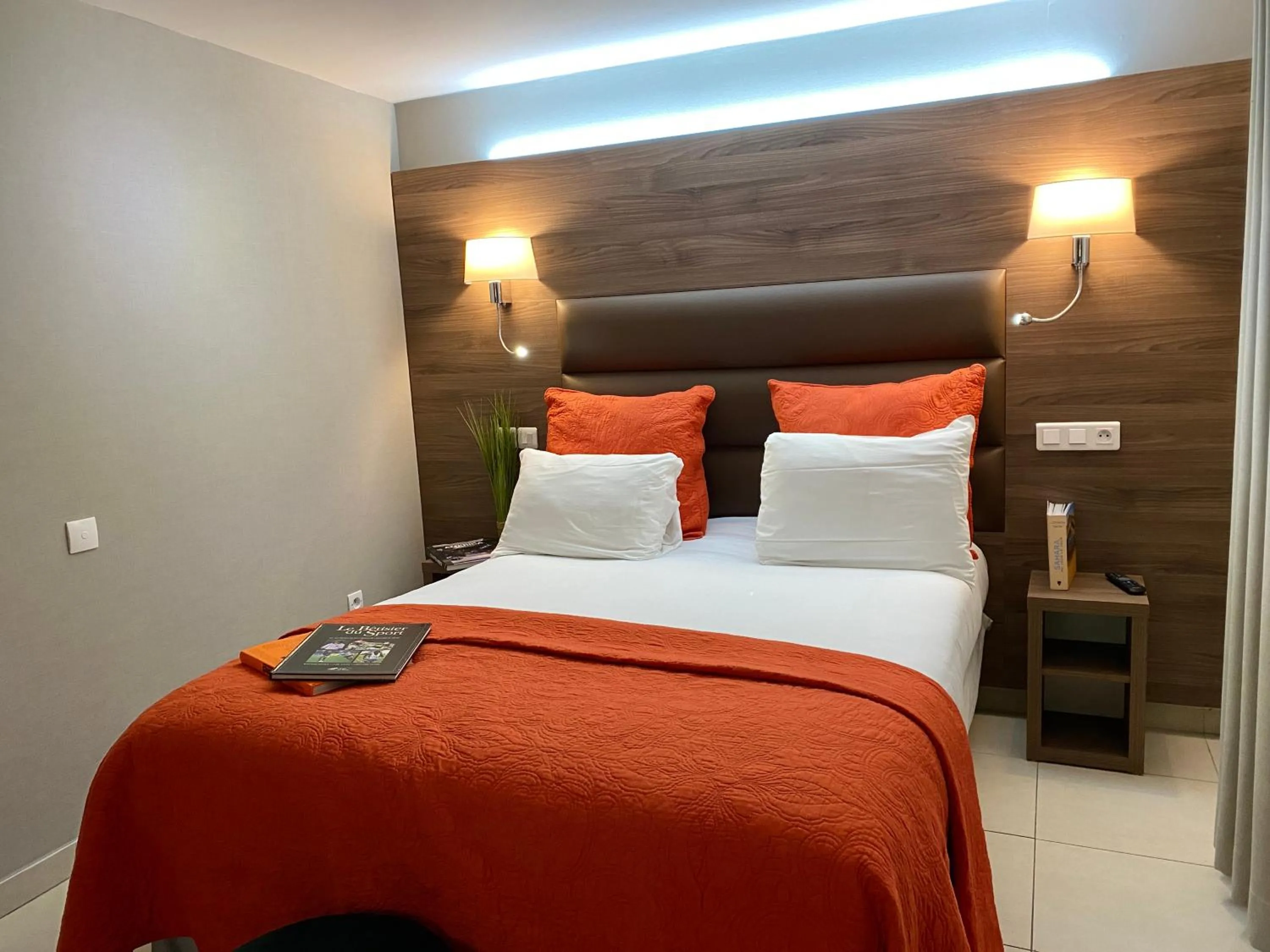 Bed in Hôtel Clairefontaine