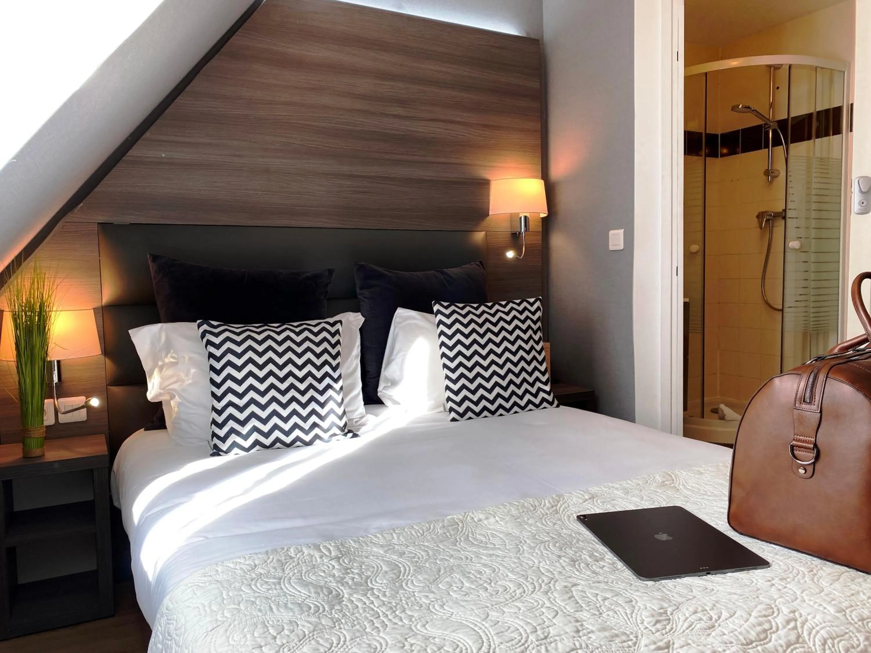 Bed in Hôtel Clairefontaine