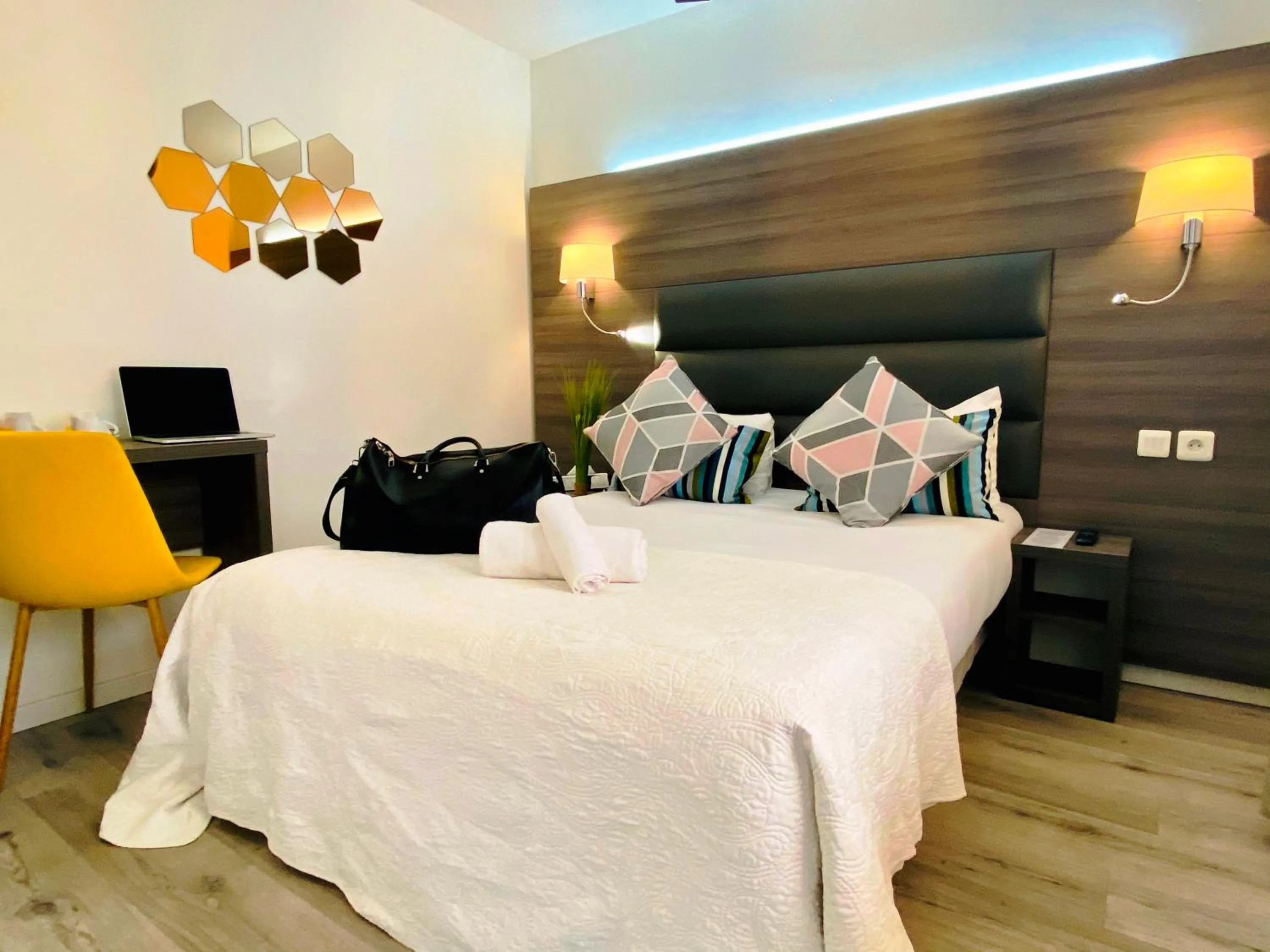 Bed in Hôtel Clairefontaine