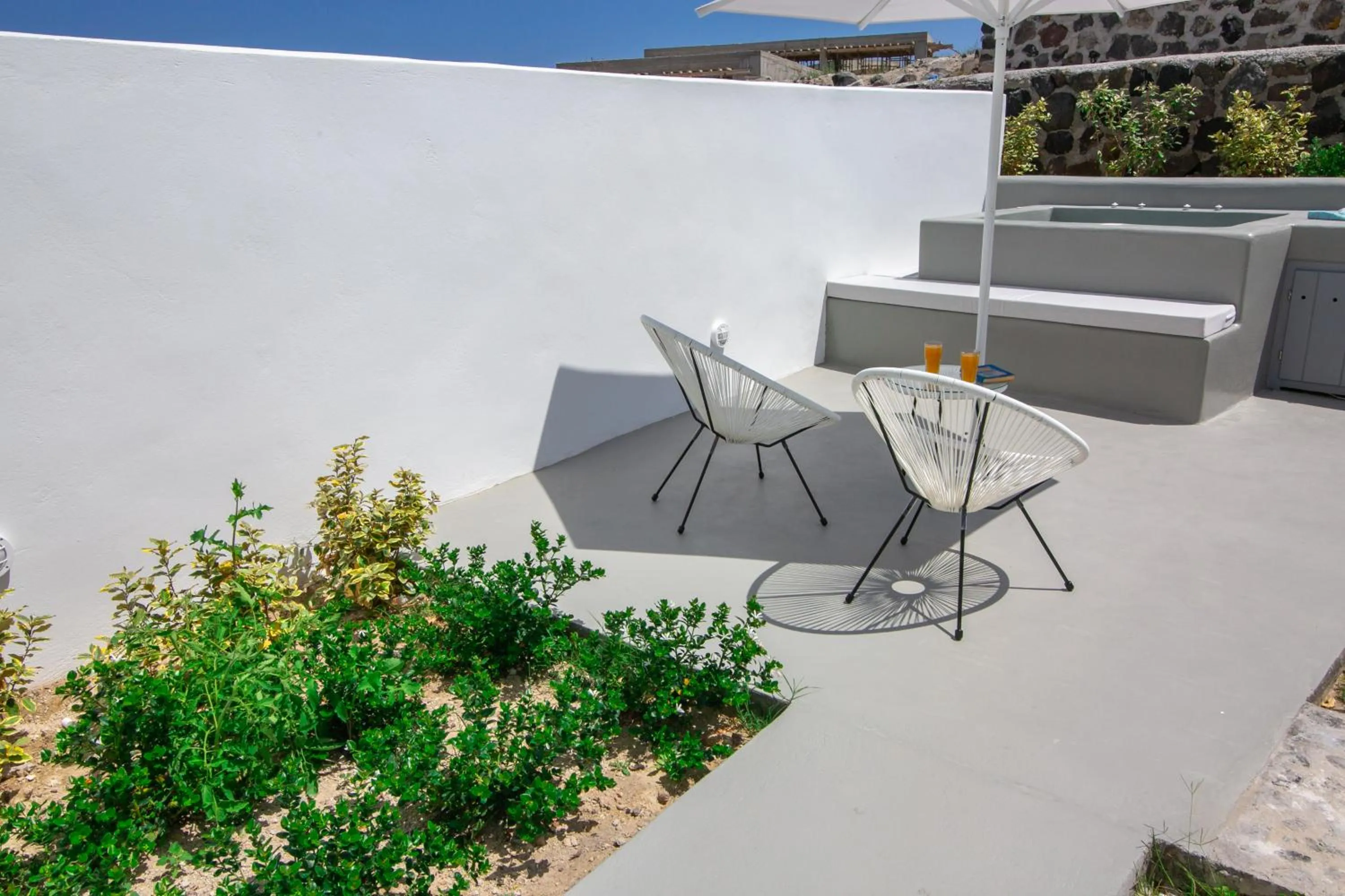 Hot Tub in Apanomeria Boutique Residence