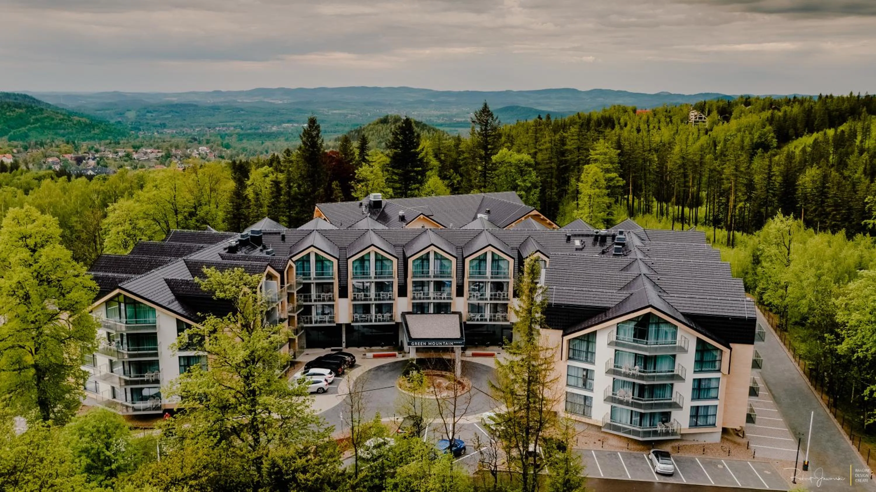 Facade/entrance in Green Mountain 5* Hotel