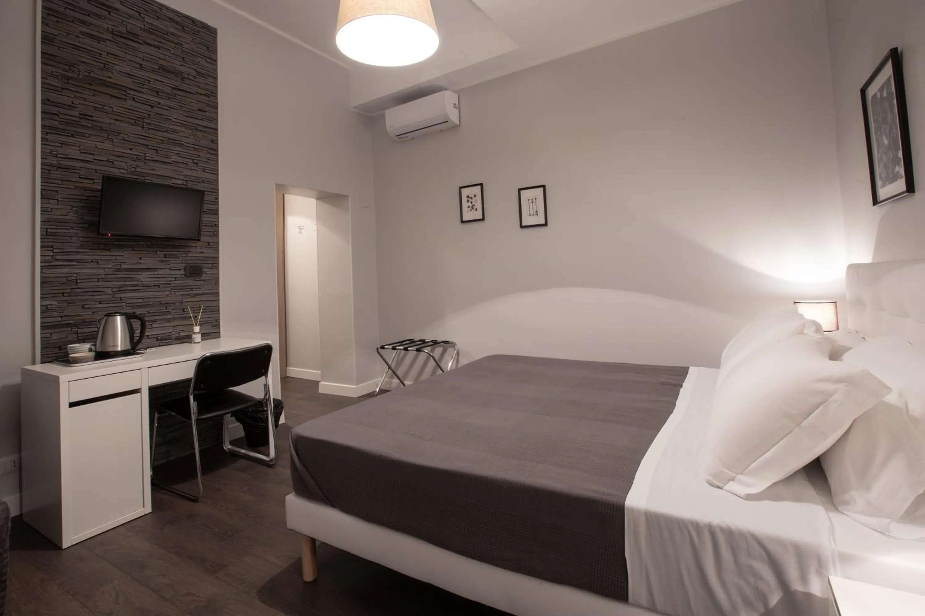 Bed in maribea rome center