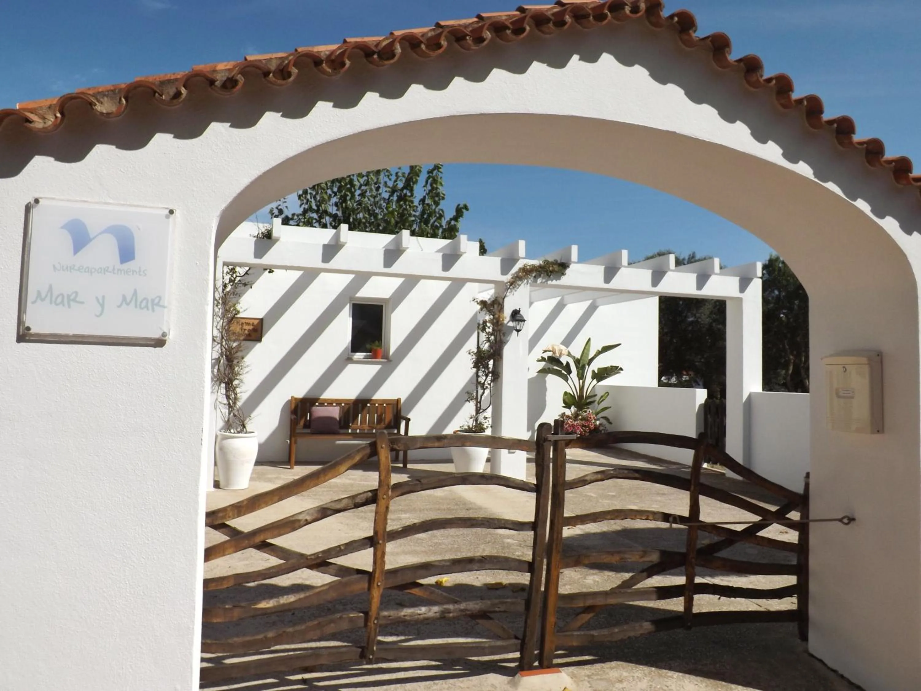 Facade/entrance in Nure Mar y Mar