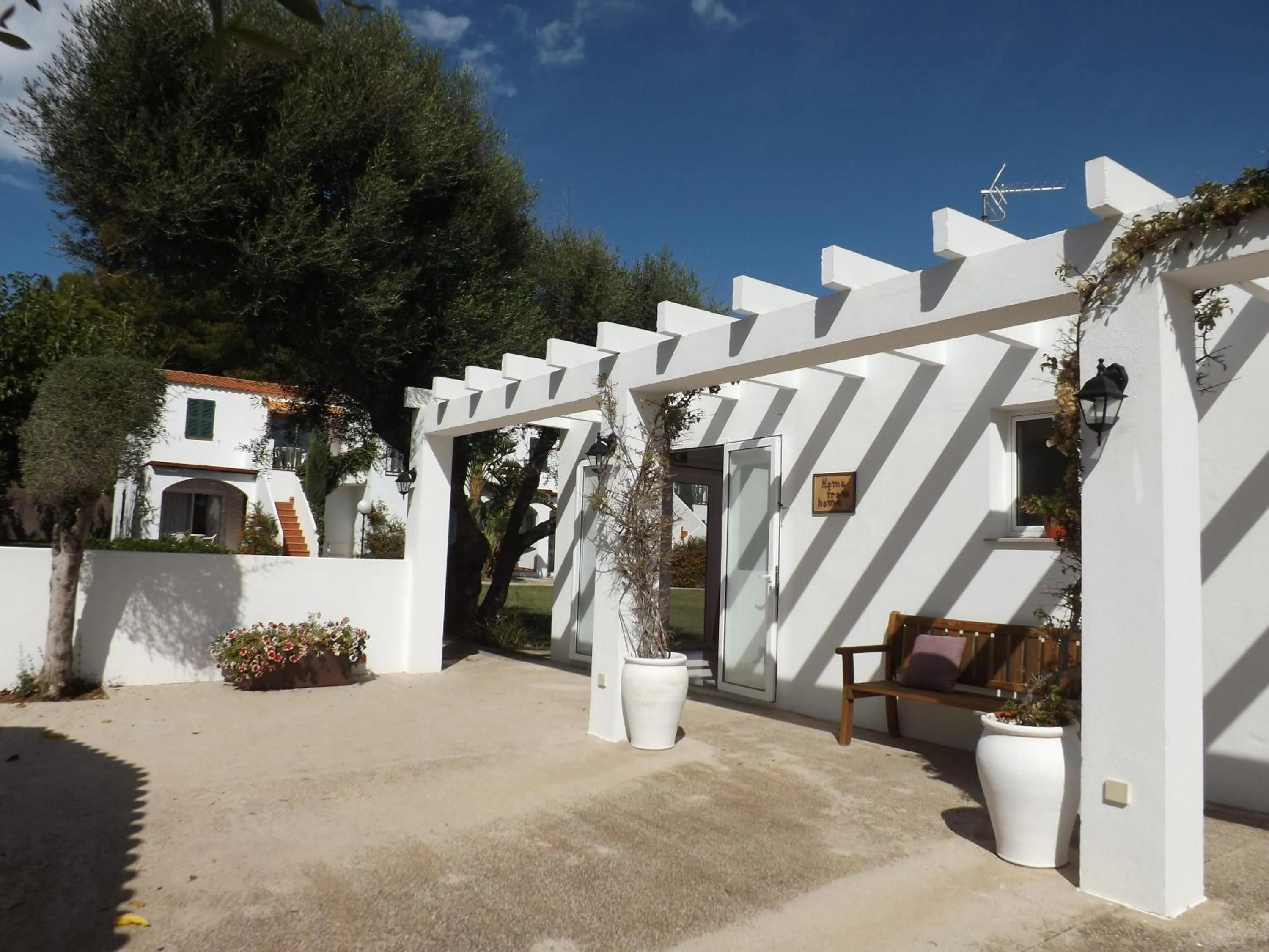 Facade/entrance in Nure Mar y Mar