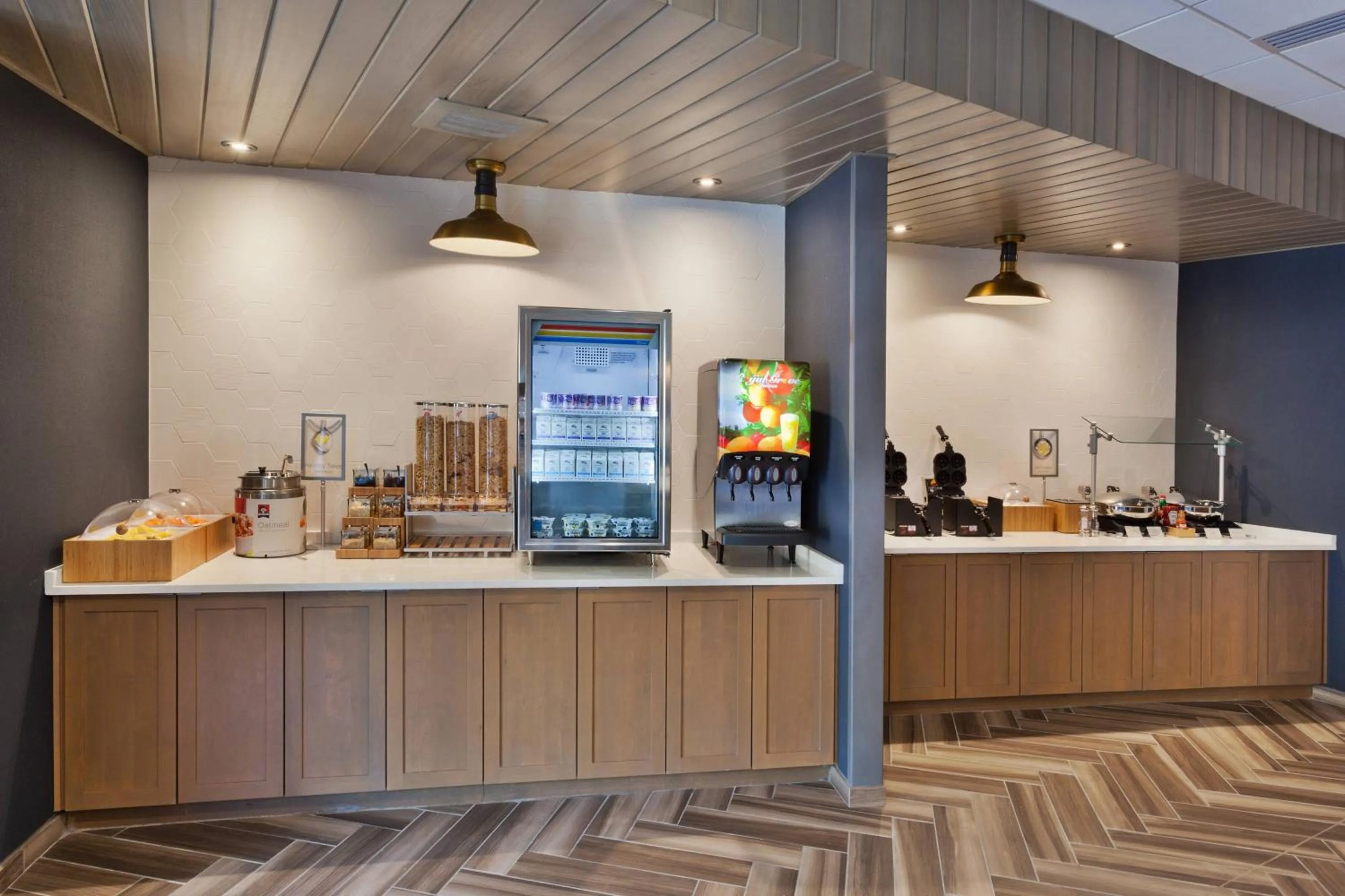 Breakfast in Fairfield Inn & Suites by Marriott Birmingham Colonnade