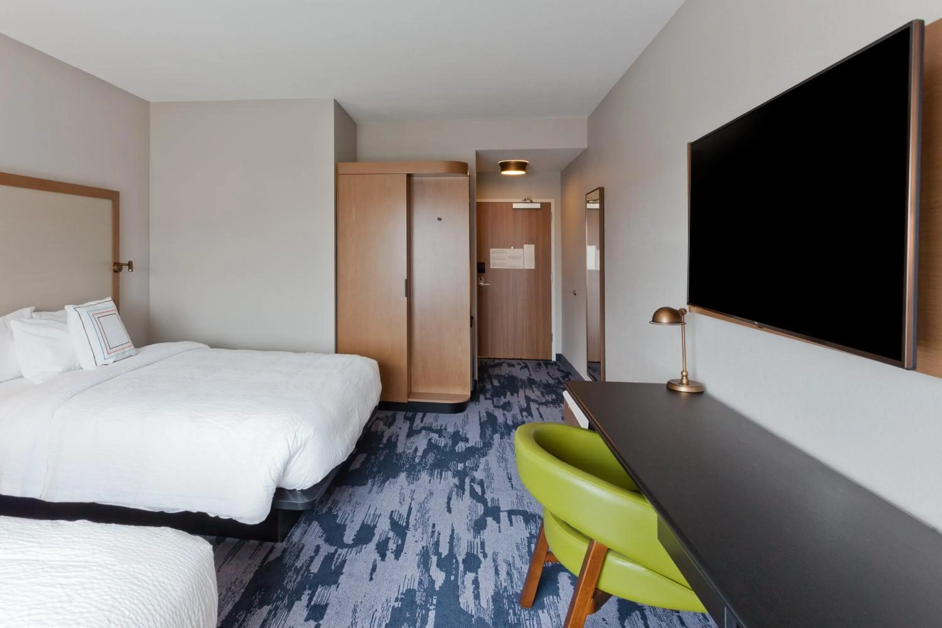 Photo of the whole room, Bed in Fairfield Inn & Suites by Marriott Birmingham Colonnade