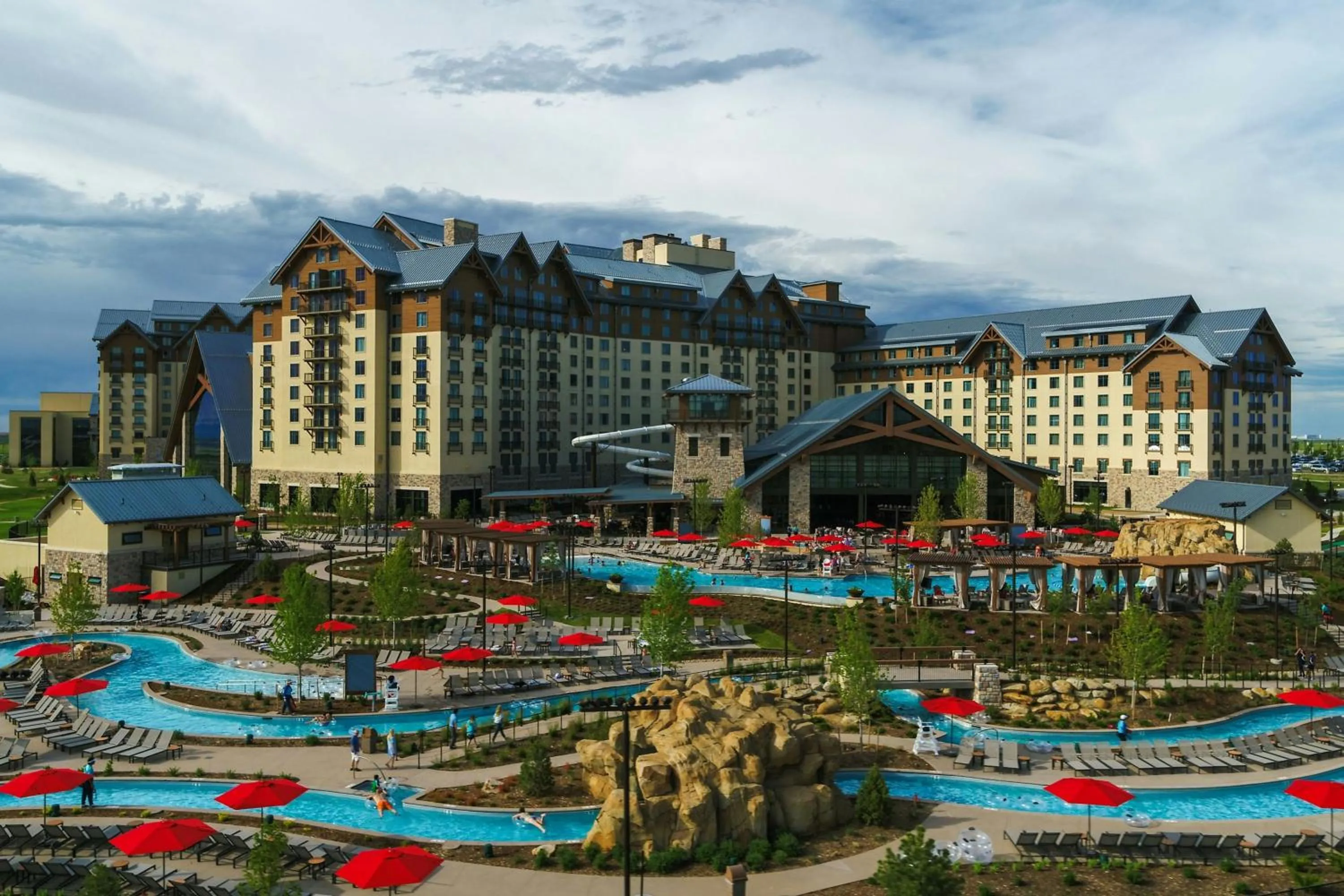 Swimming pool in Gaylord Rockies Resort & Convention Center