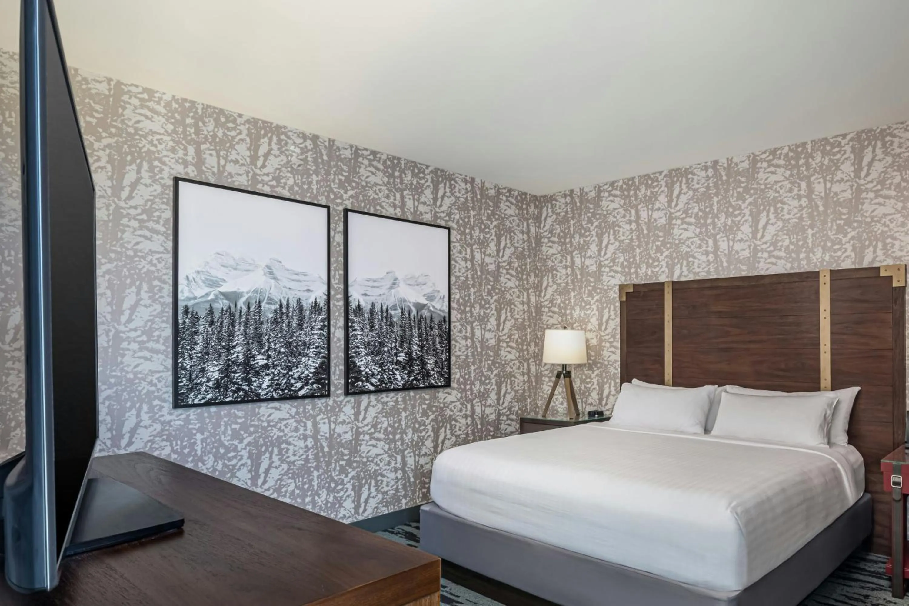 Bedroom, Bed in Gaylord Rockies Resort & Convention Center