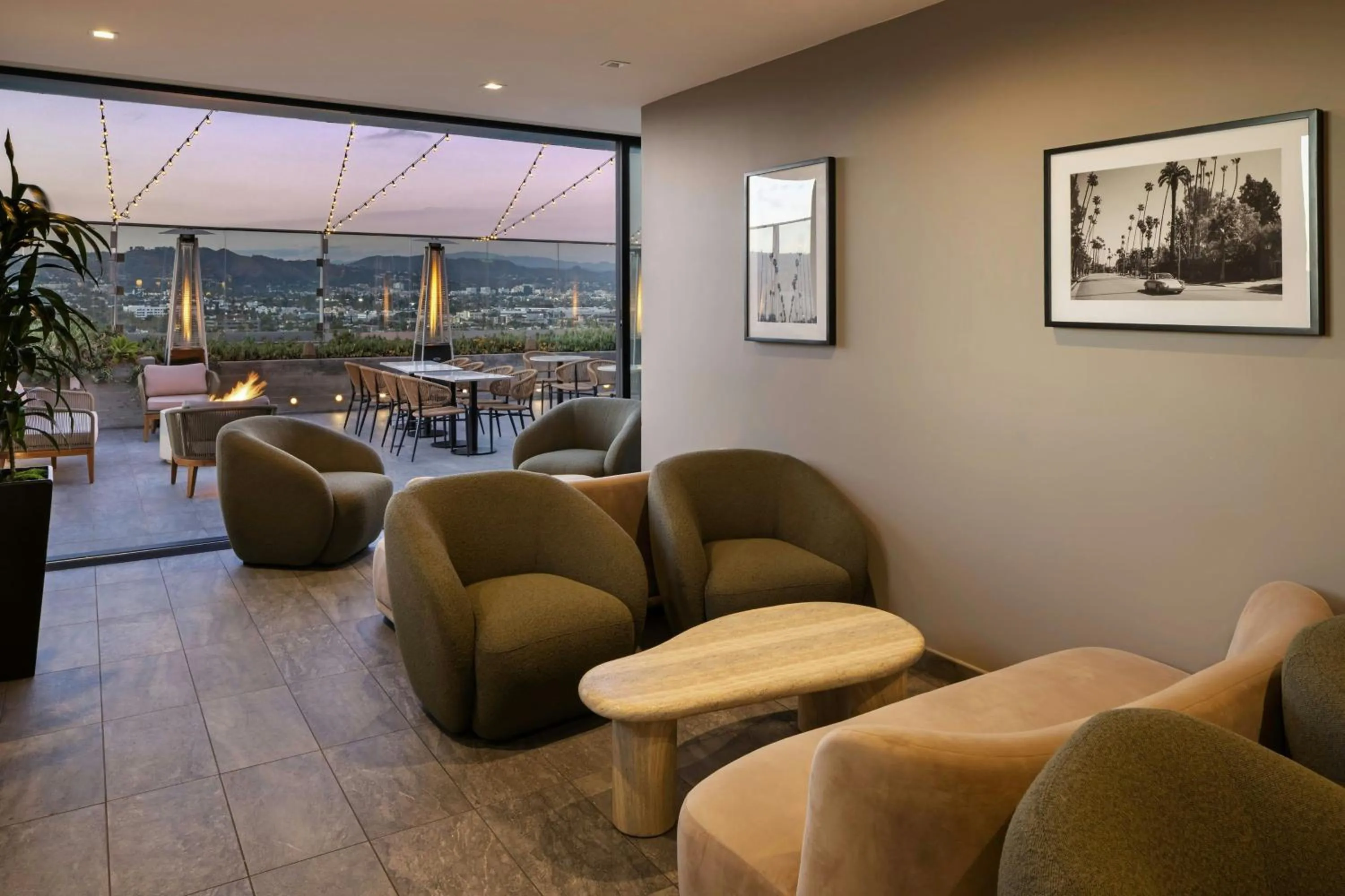 Lounge or bar in AC Hotel by Marriott Beverly Hills