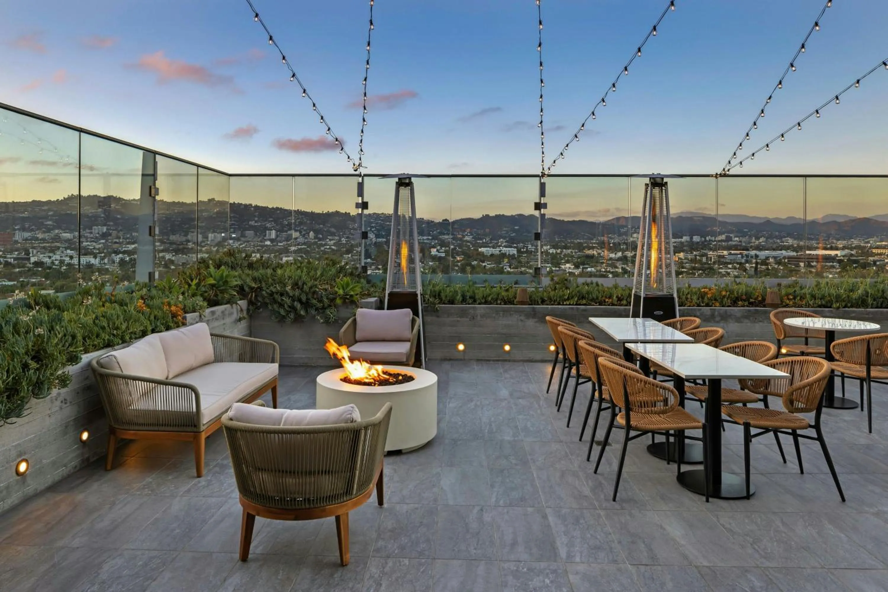 Lounge or bar in AC Hotel by Marriott Beverly Hills