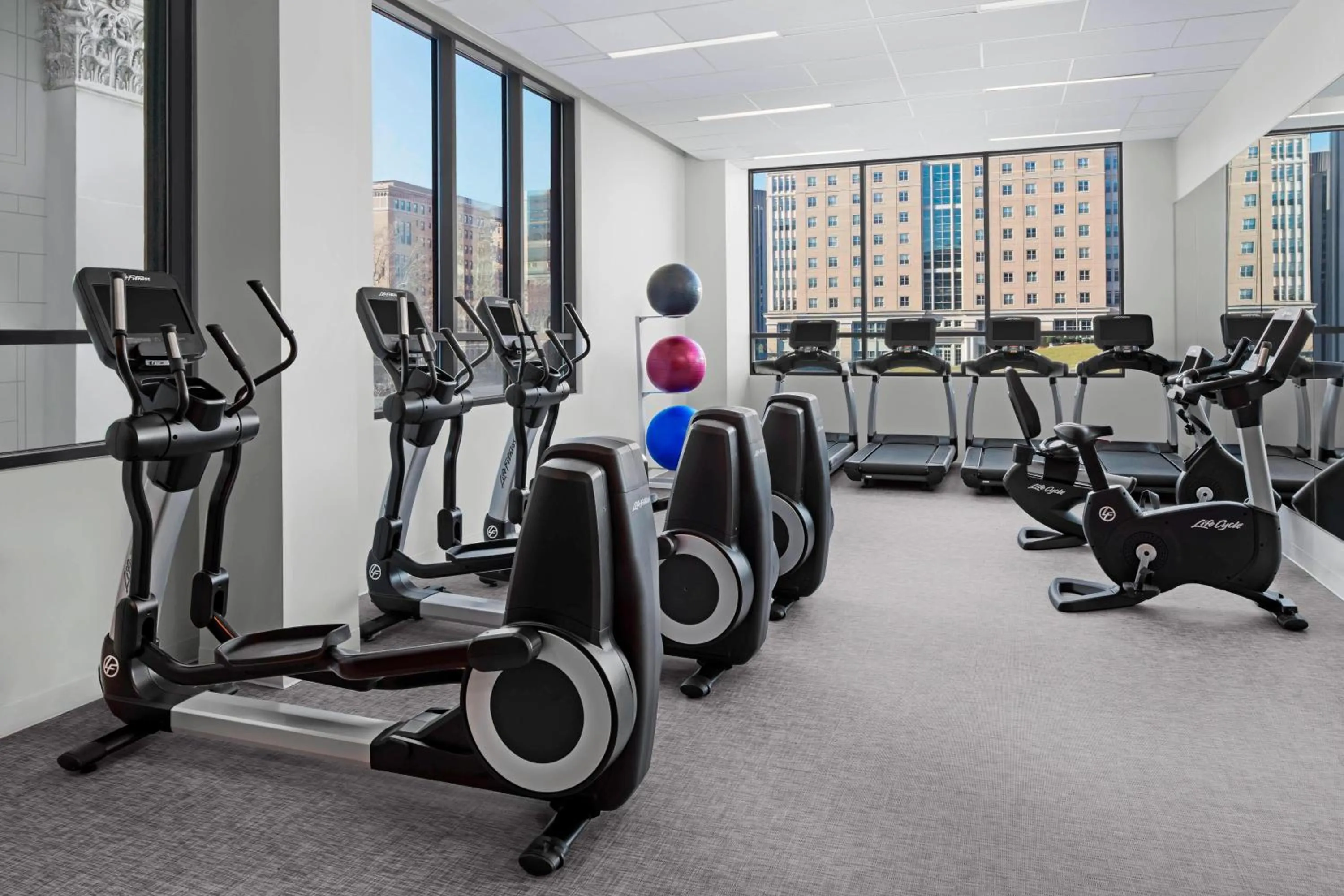 Fitness centre/facilities in The Oaklander Hotel, Autograph Collection