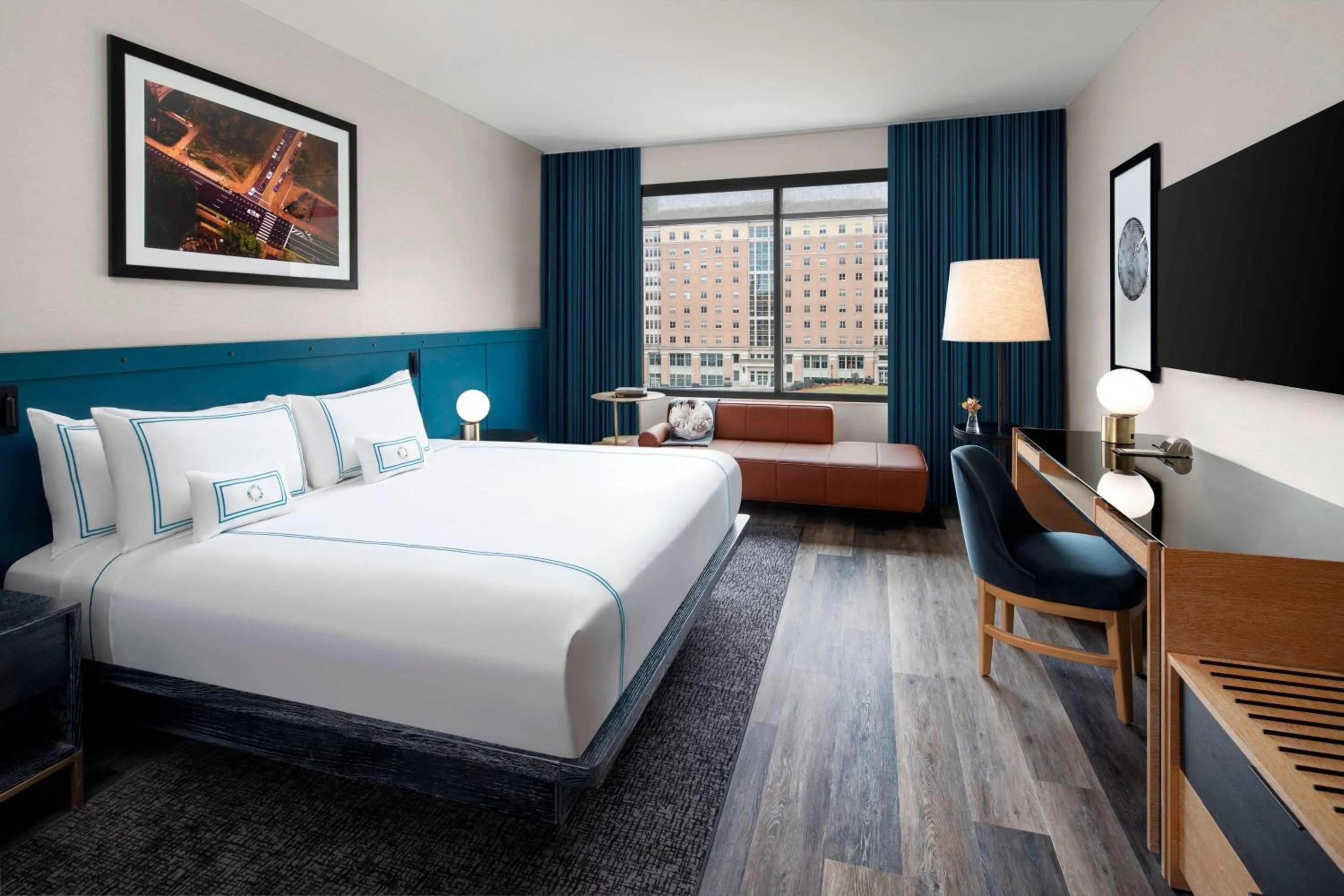 Photo of the whole room, Bed in The Oaklander Hotel, Autograph Collection