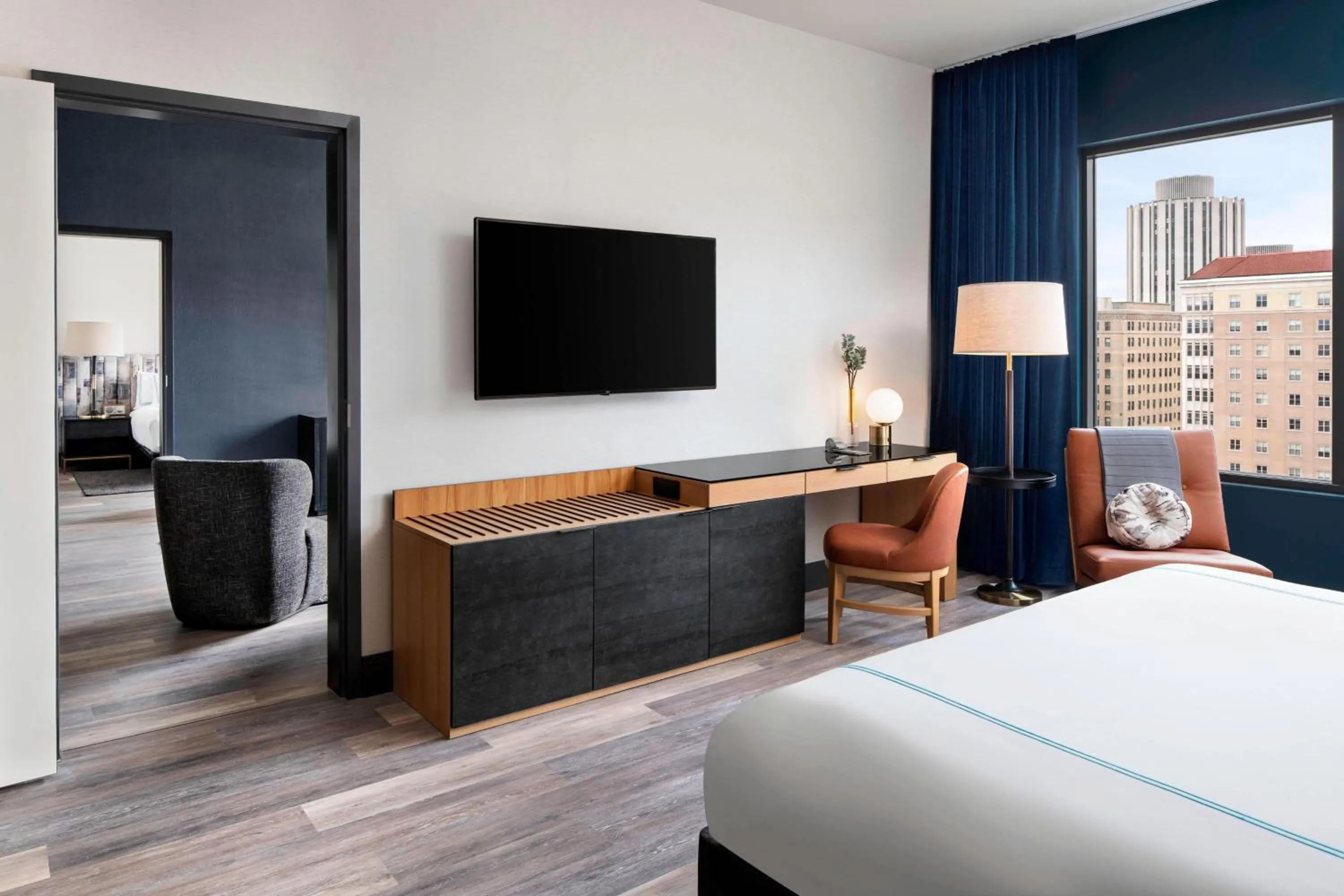 Photo of the whole room, Bed in The Oaklander Hotel, Autograph Collection