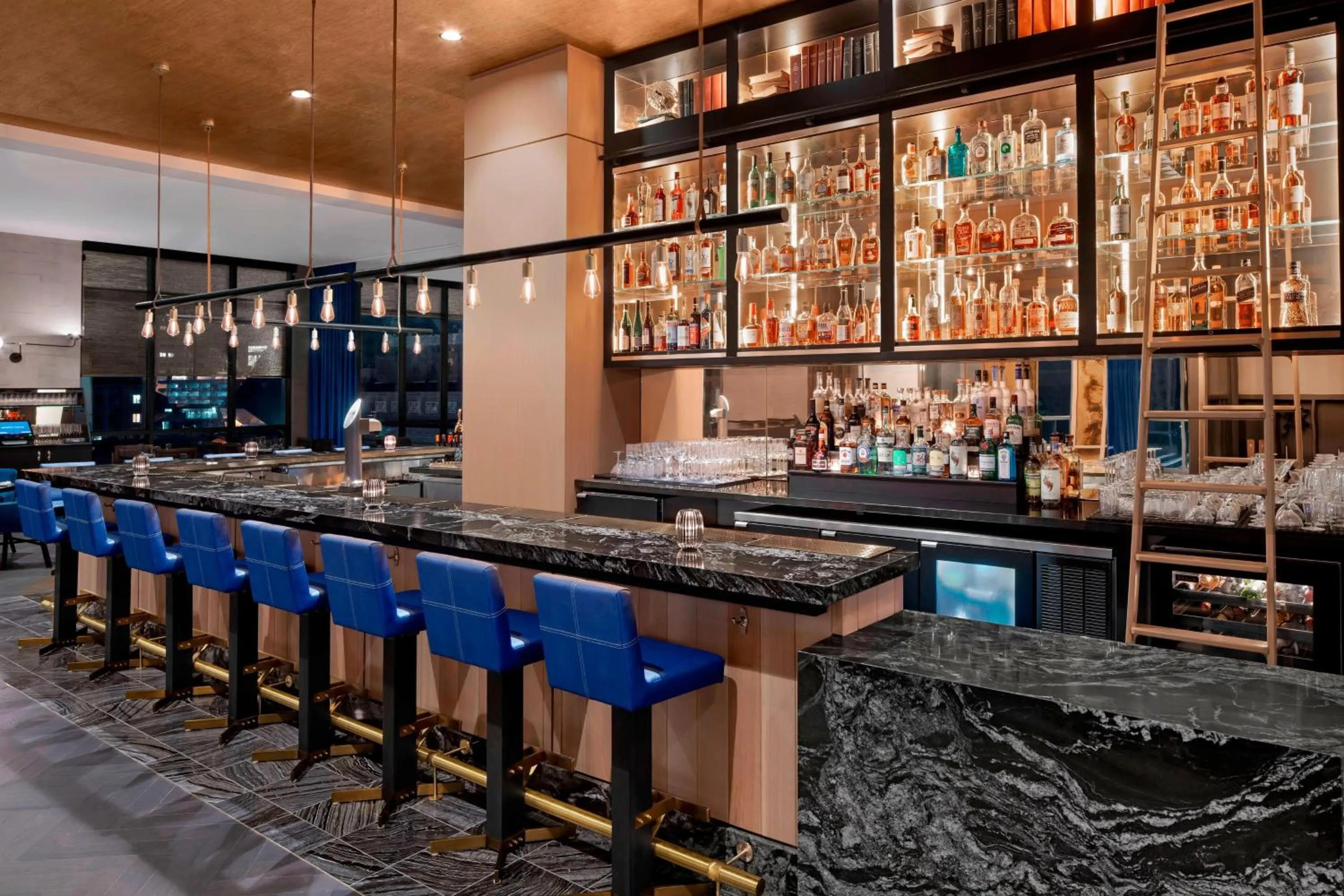 Lounge or bar in The Oaklander Hotel, Autograph Collection