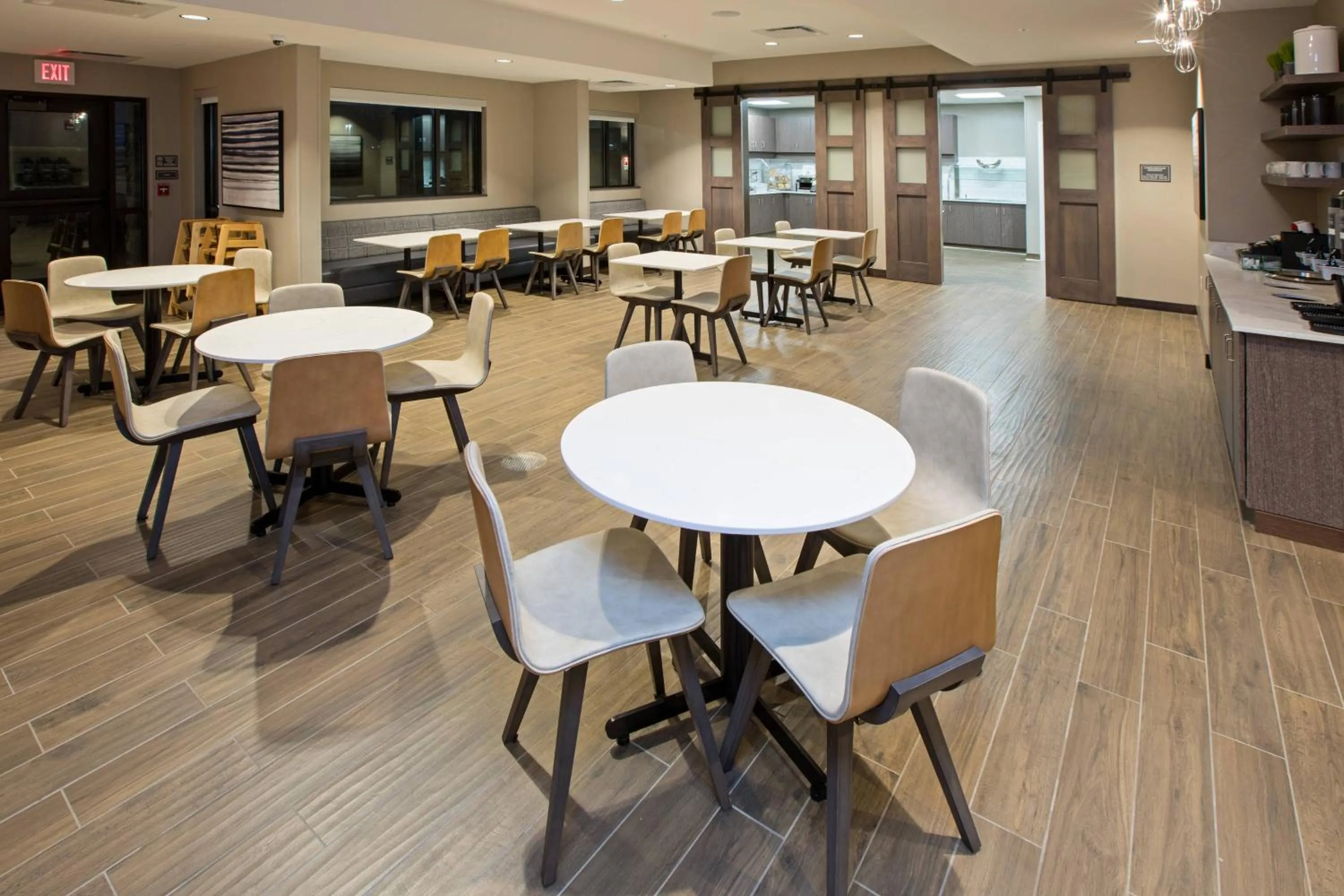 Restaurant/places to eat in Residence Inn by Marriott Louisville East/Oxmoor