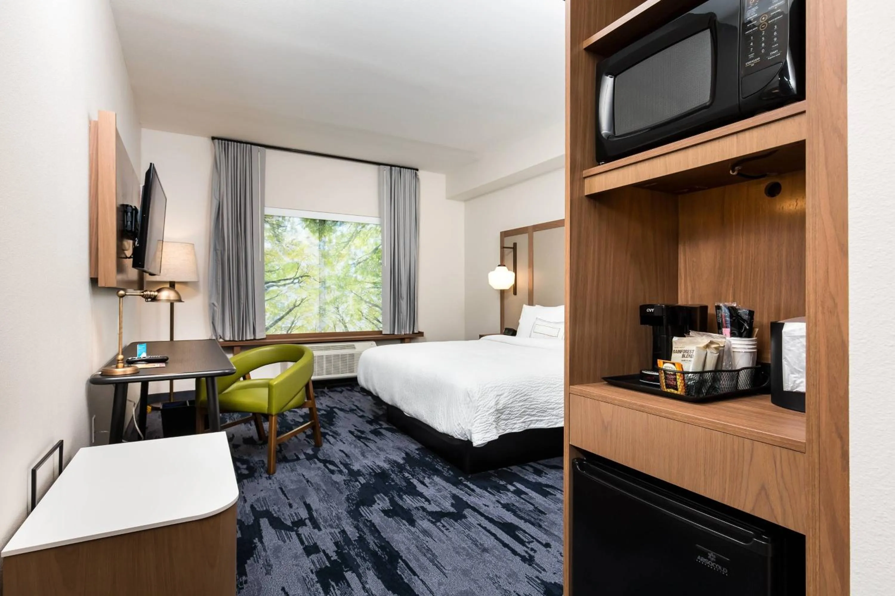 Photo of the whole room, Bed in Fairfield Inn & Suites by Marriott Crestview