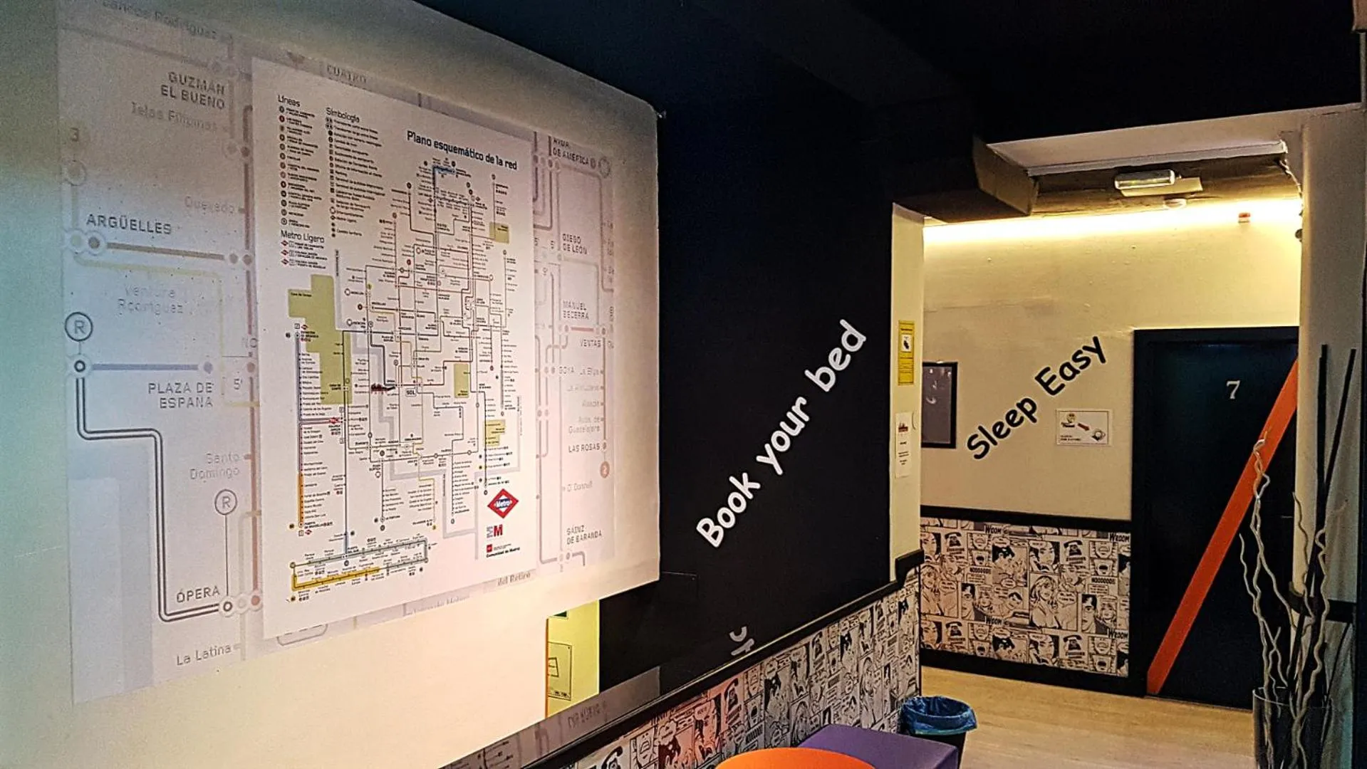 Communal lounge/ TV room in Hostels Meetingpoint