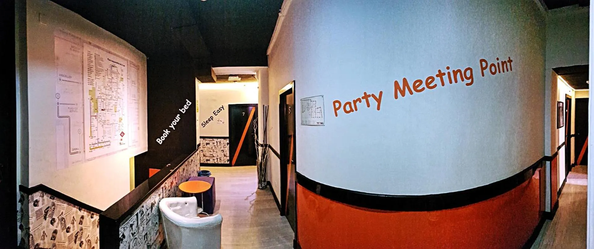 Communal lounge/ TV room in Hostels Meetingpoint