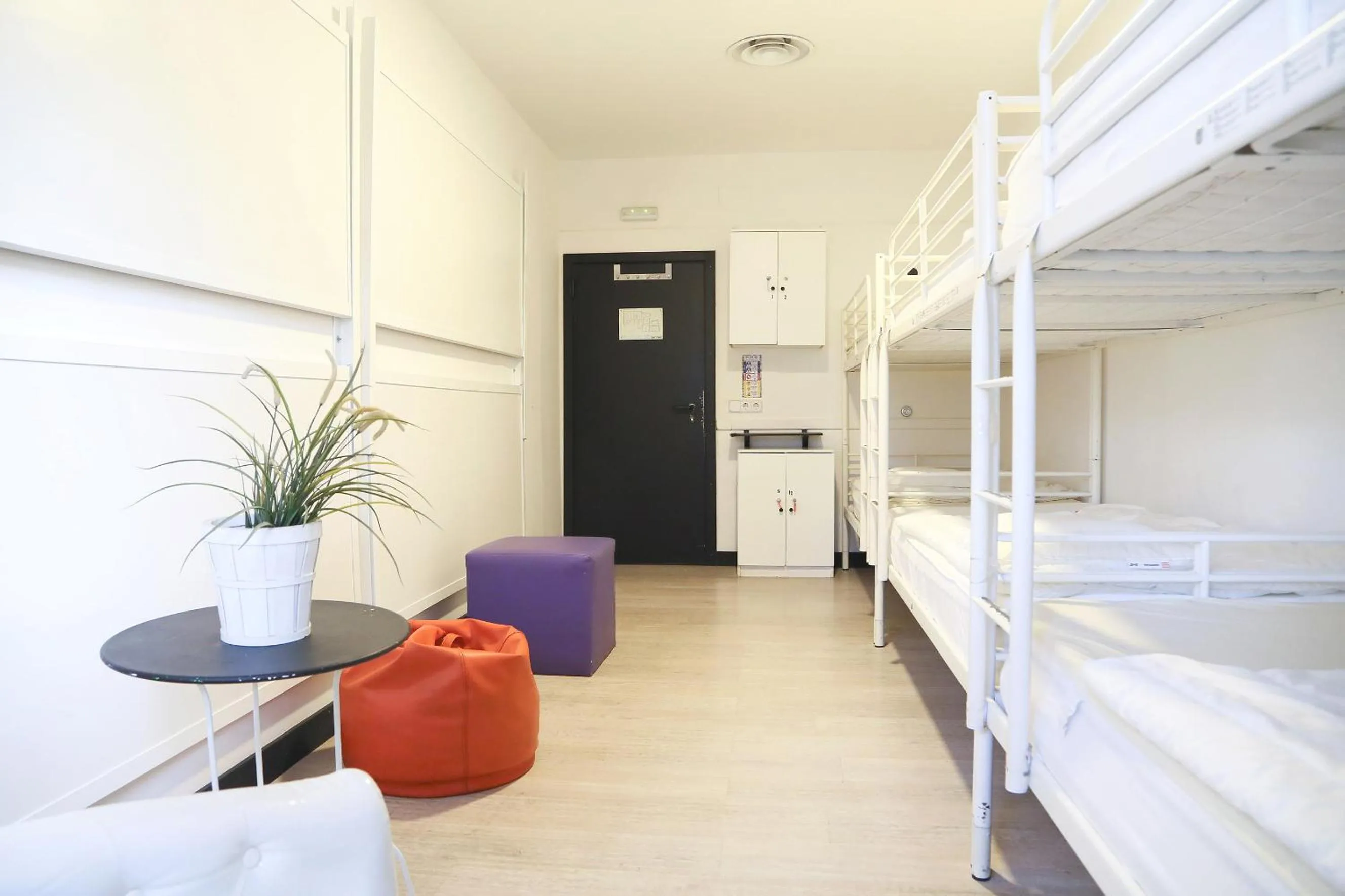 Photo of the whole room, Bed in Hostels Meetingpoint