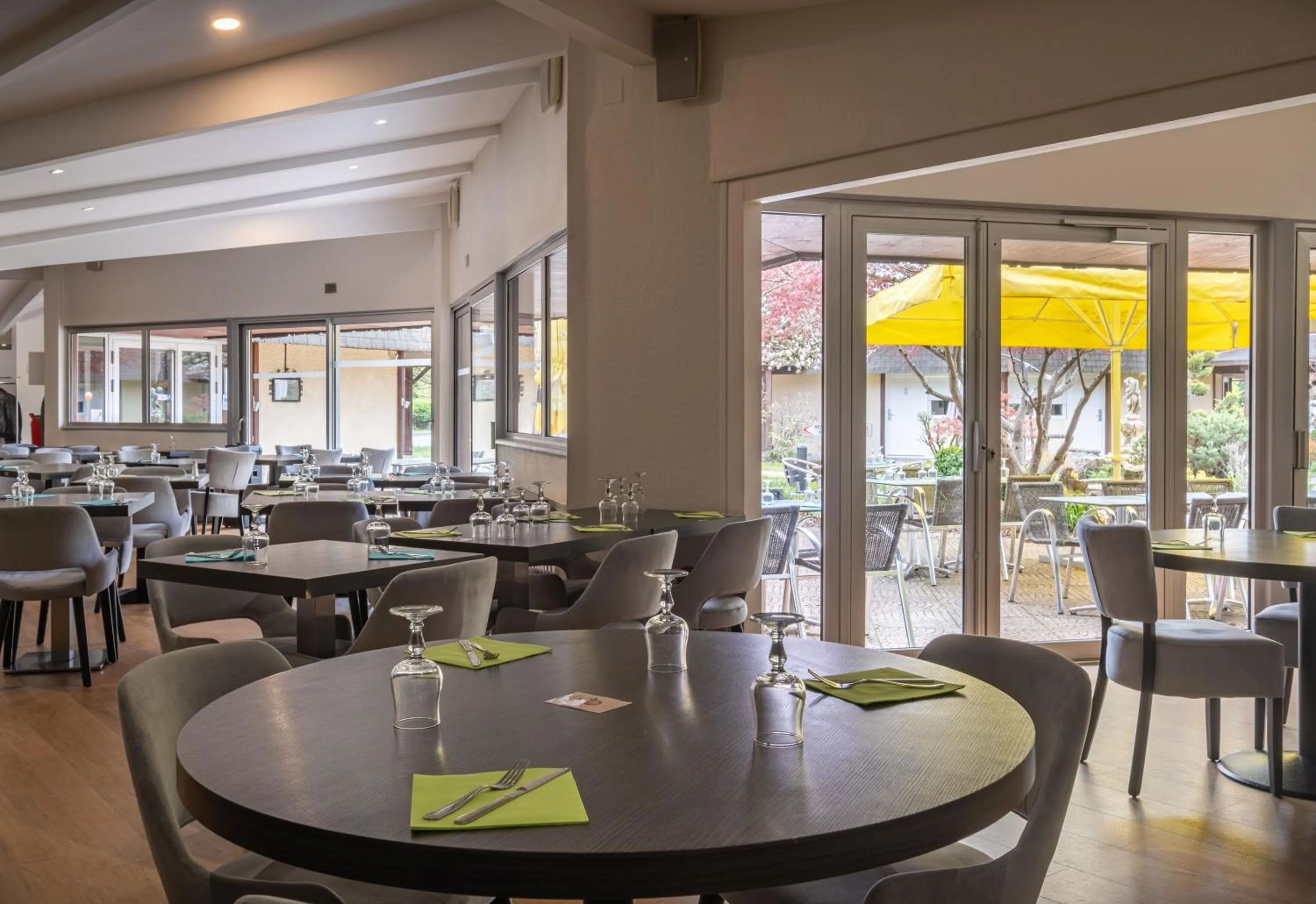 Restaurant/places to eat in Charme Hôtel, Montbéliard Sud