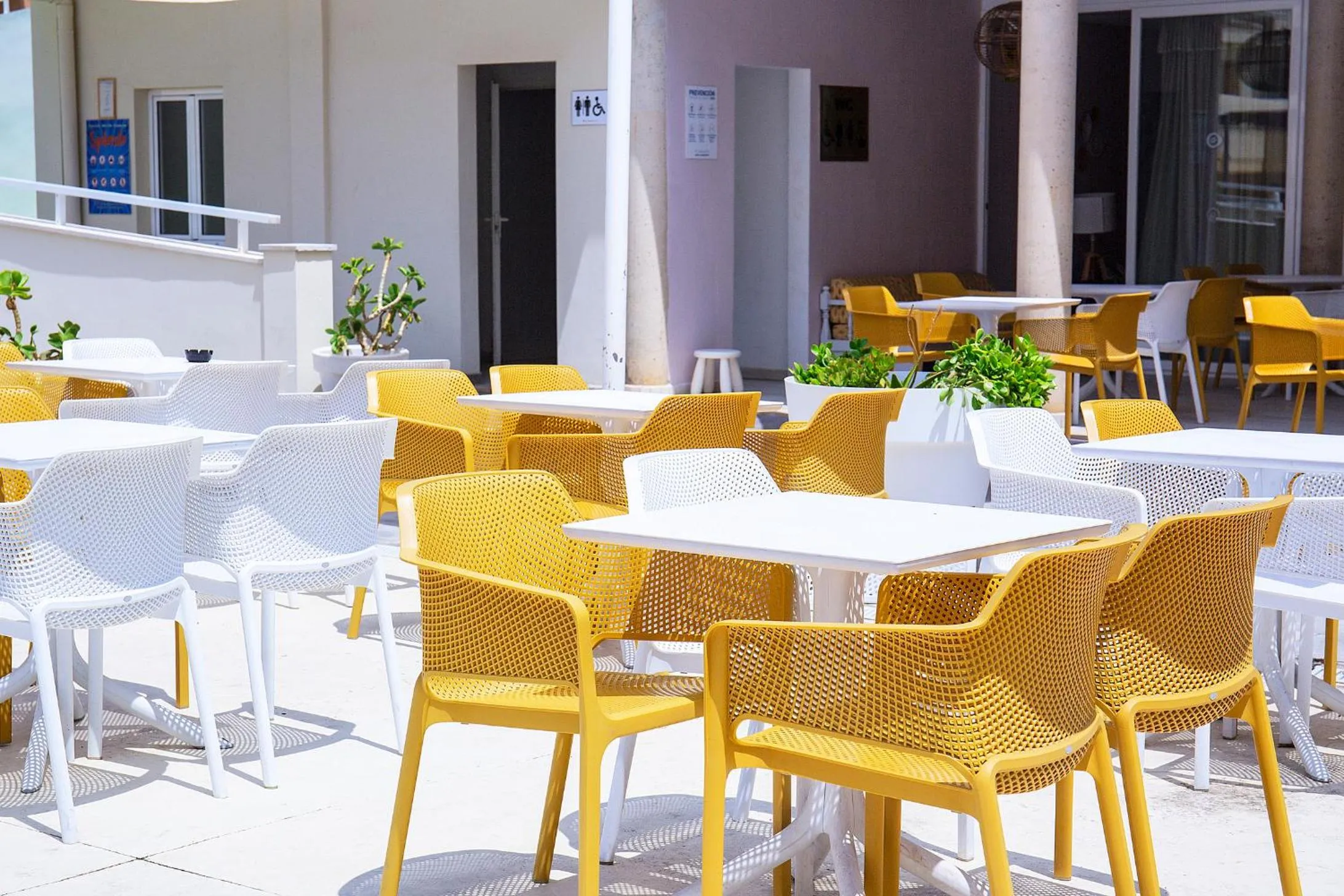 Swimming pool in BJ Playamar Hotel & Apartamentos