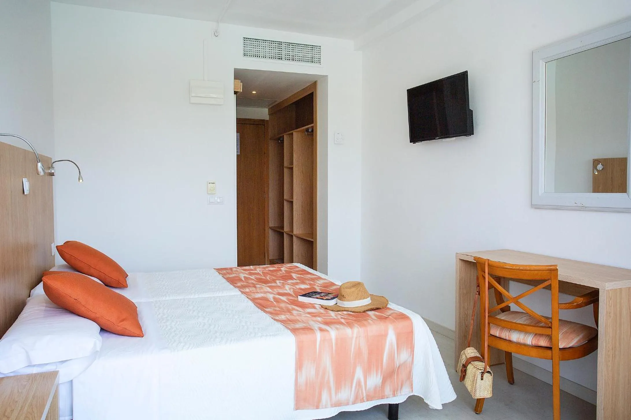 Bed in BJ Playamar Hotel & Apartamentos