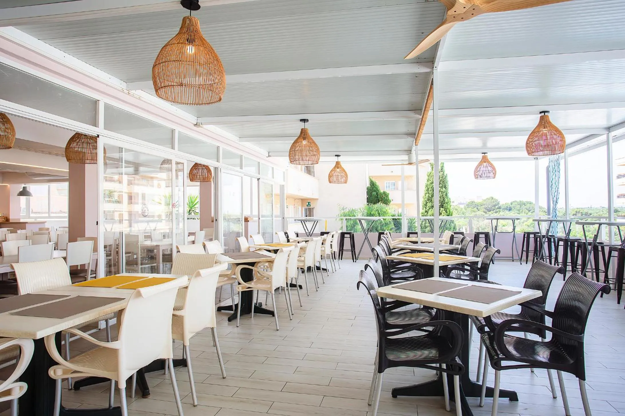 Restaurant/places to eat in BJ Playamar Hotel & Apartamentos