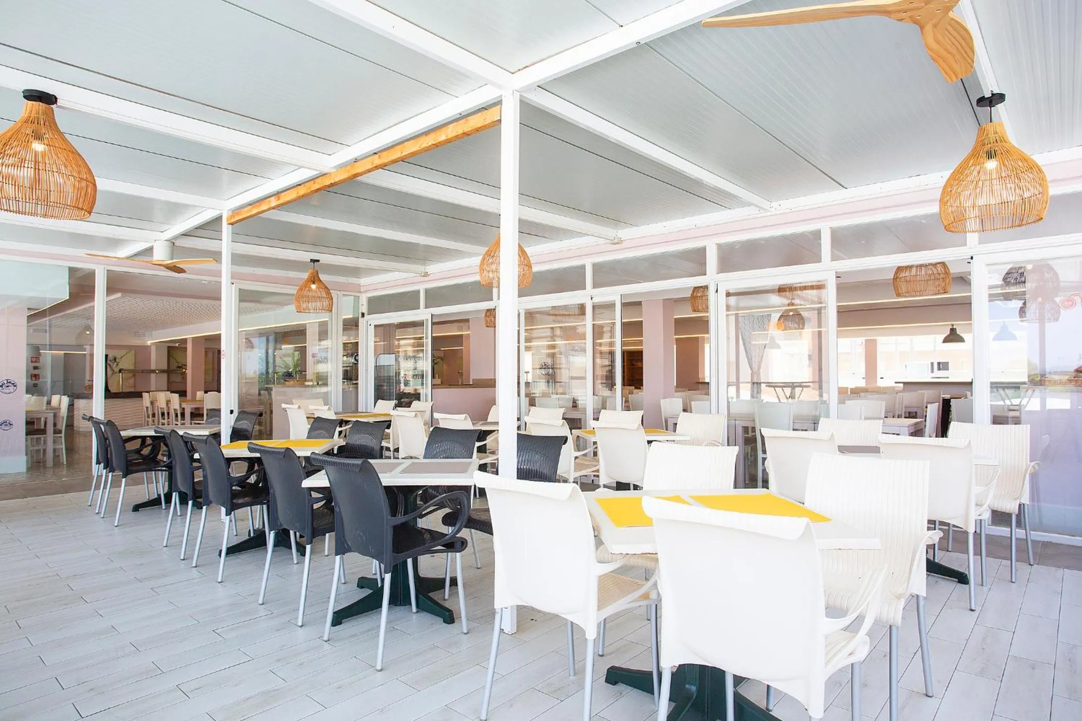 Restaurant/places to eat in BJ Playamar Hotel & Apartamentos