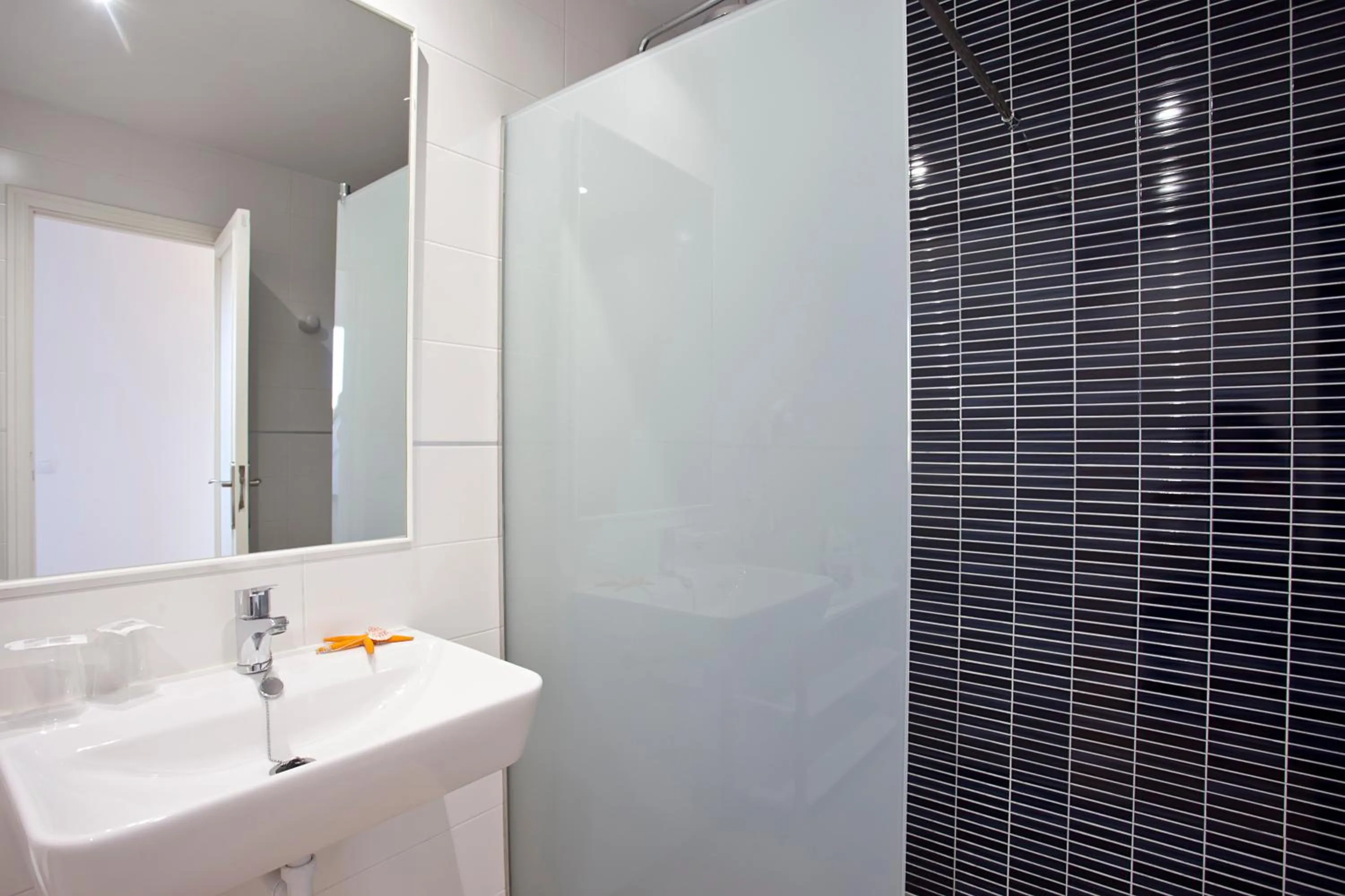 Bathroom in BJ Playamar Hotel & Apartamentos