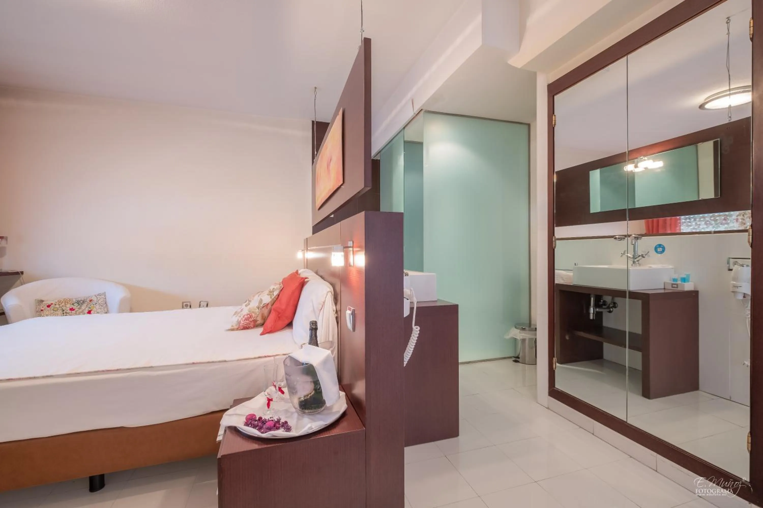 Photo of the whole room, Bed in Hotel Vivar