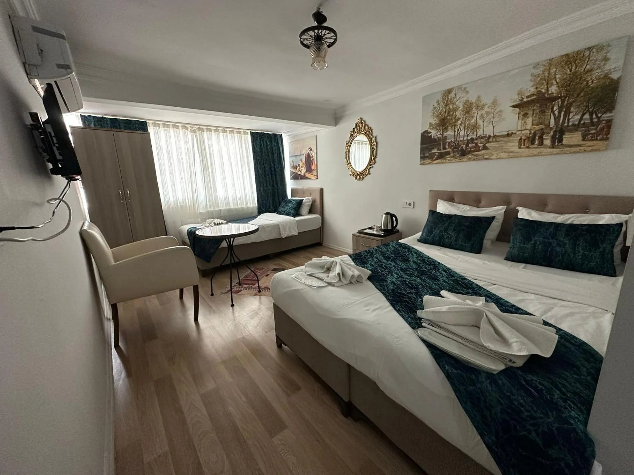 Bedroom, Bed in Hotel Estambul