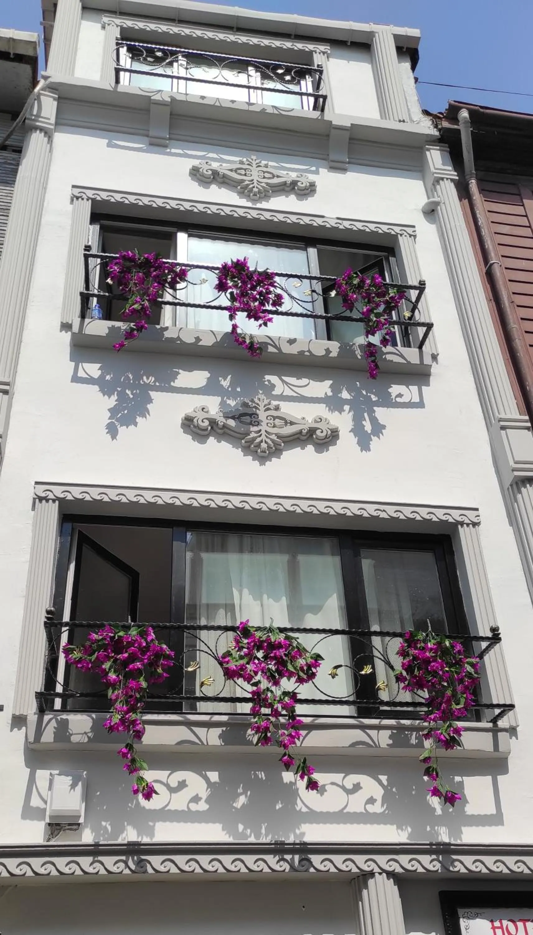 Property building in Hotel Estambul
