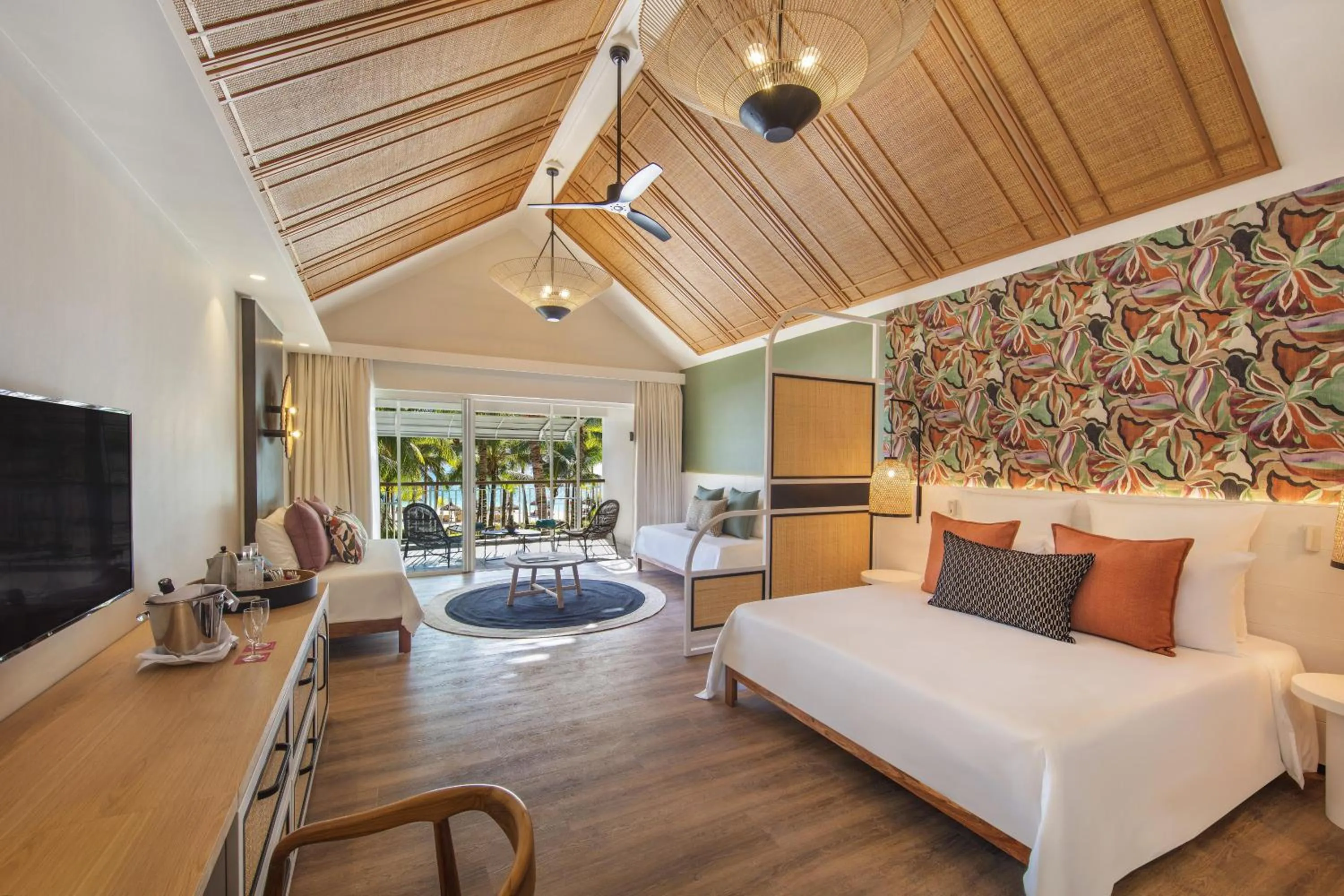 Bed in Victoria Beachcomber Resort & Spa