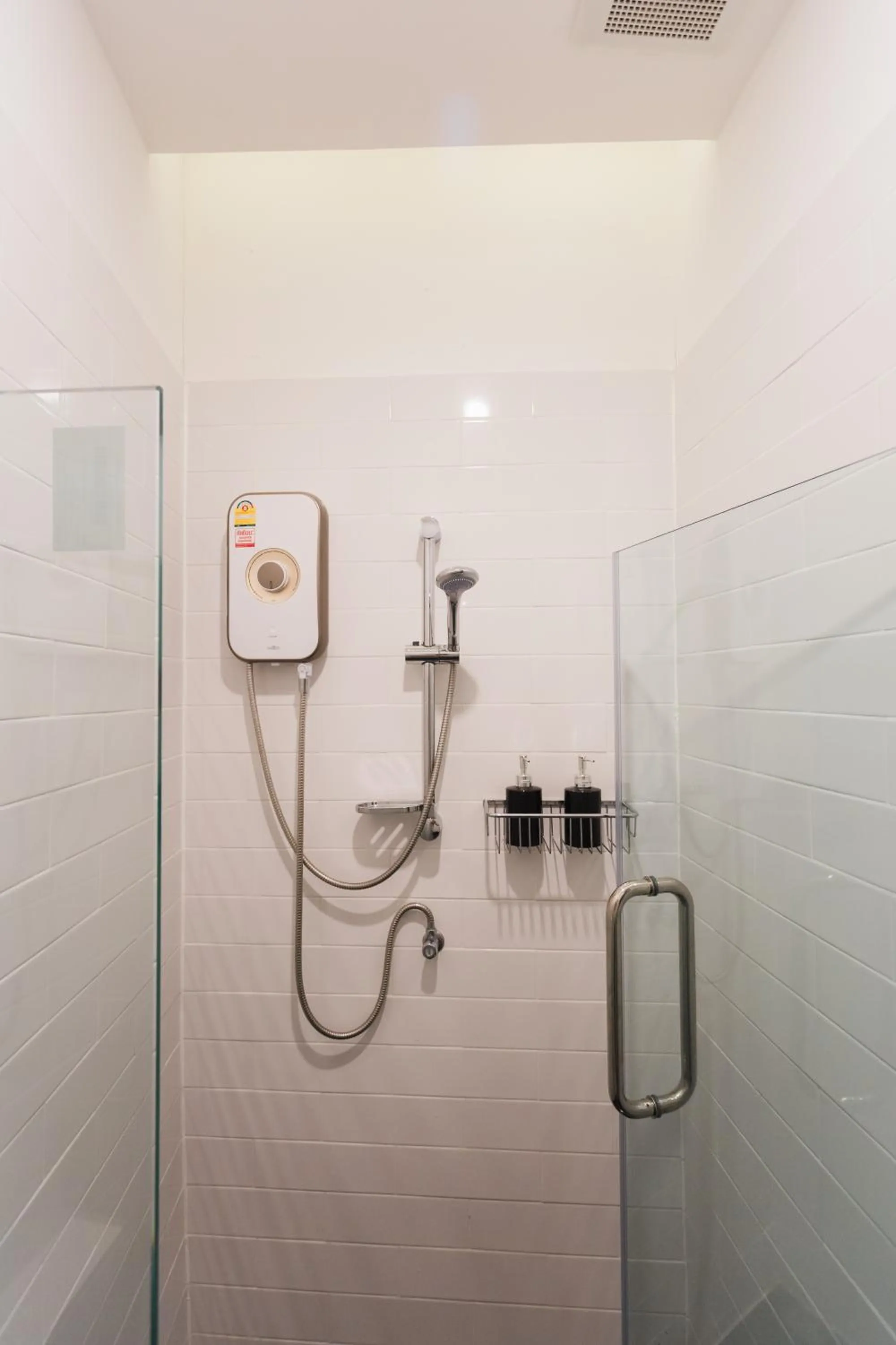 Shower in Spinomad hostel