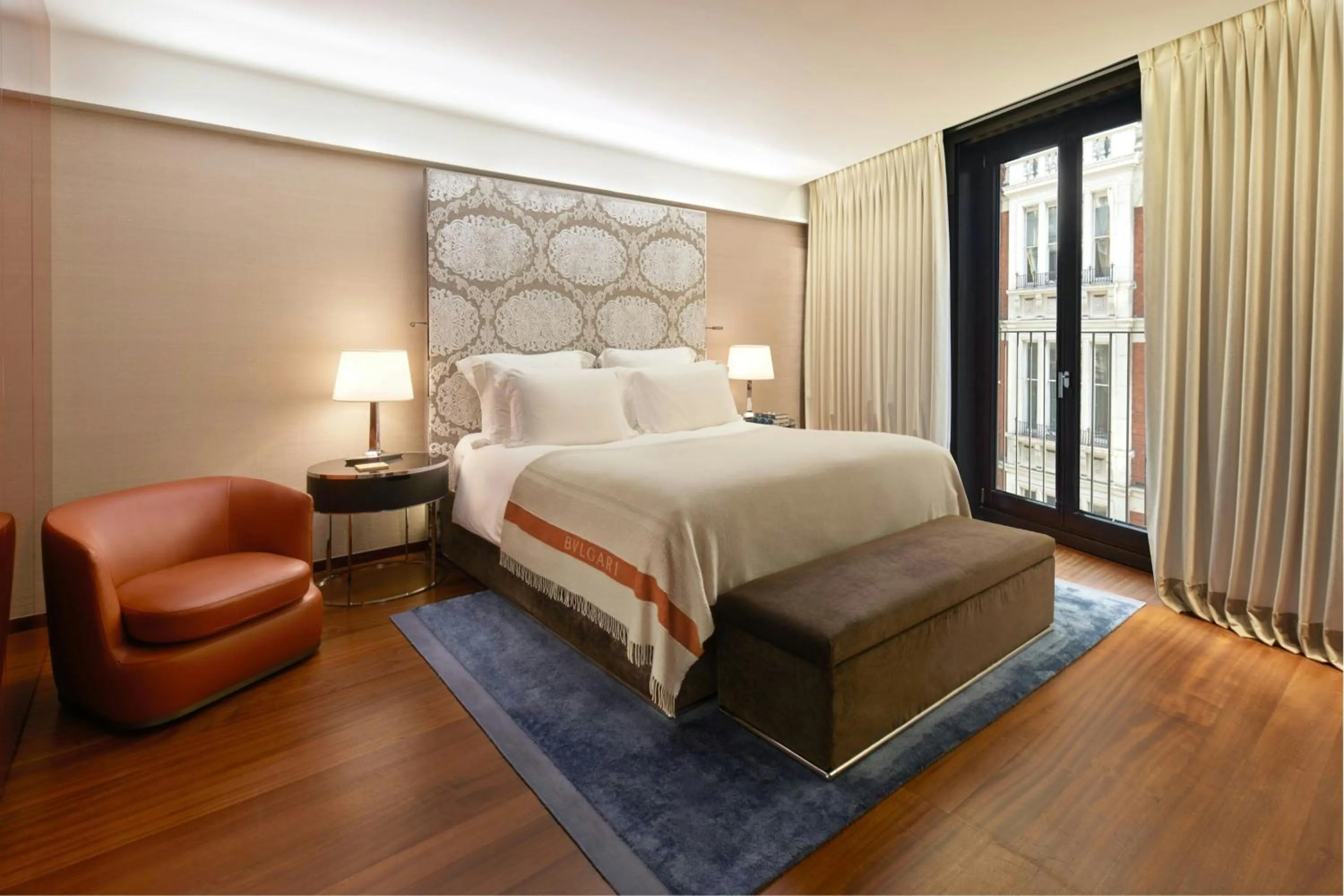 Photo of the whole room, Bed in Bvlgari Hotel London