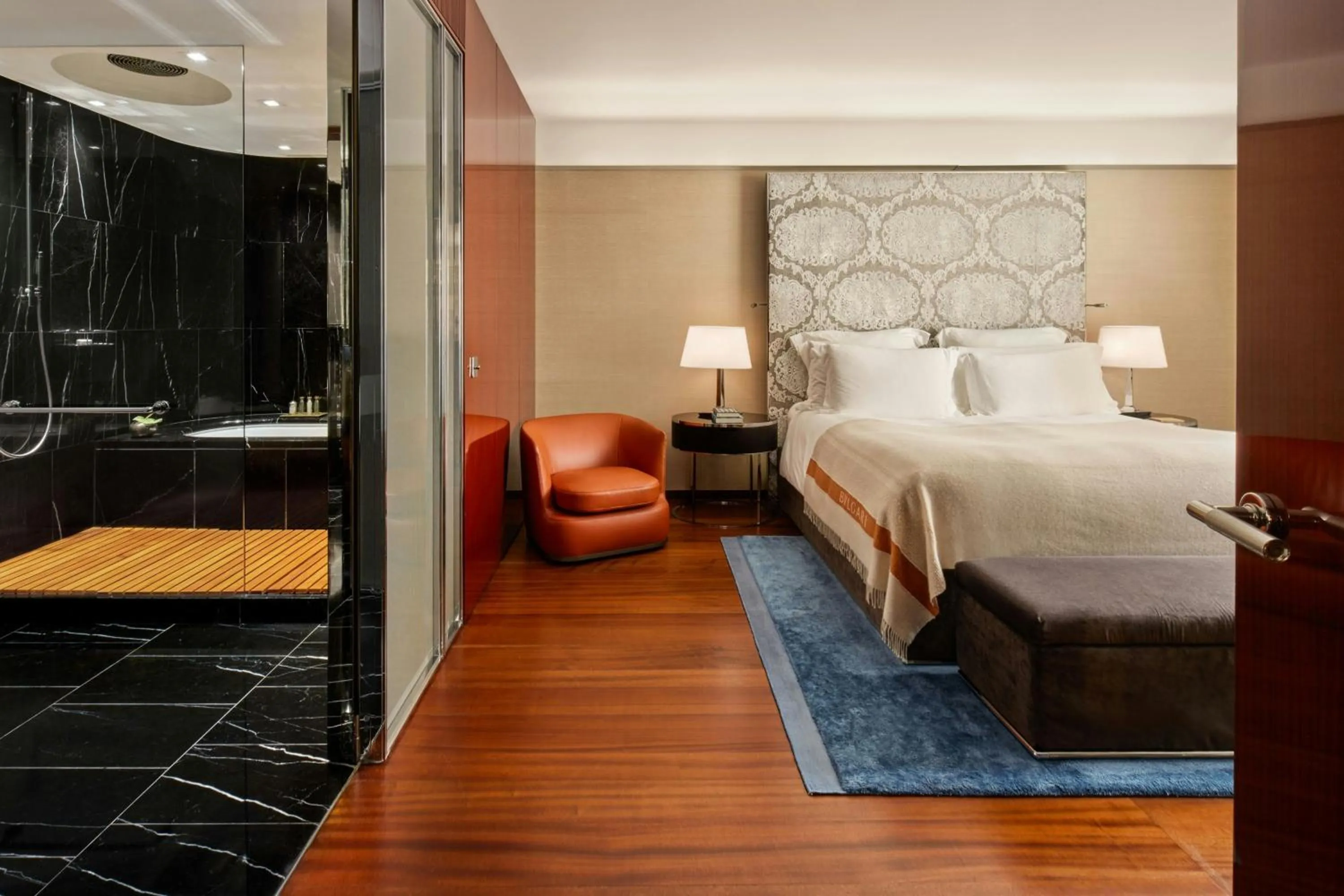 Photo of the whole room, Bed in Bvlgari Hotel London