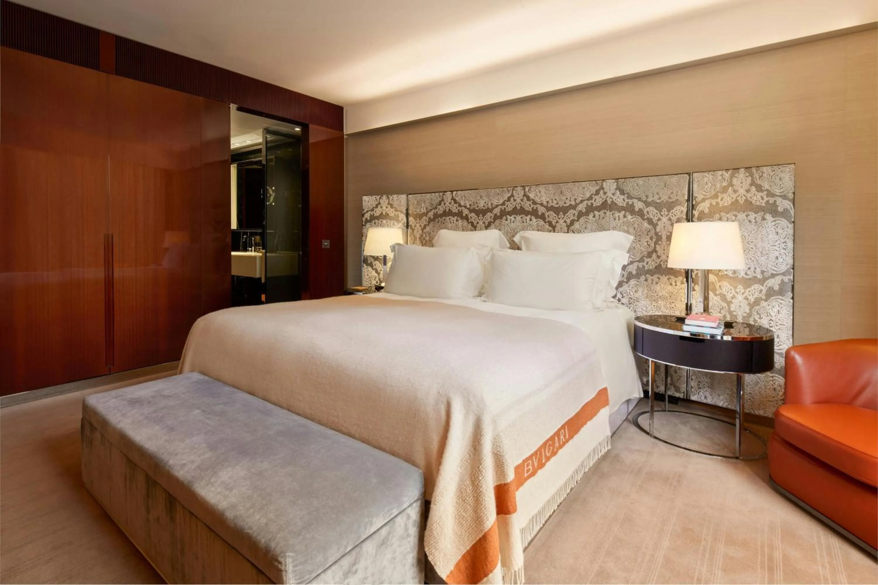 Photo of the whole room, Bed in Bvlgari Hotel London