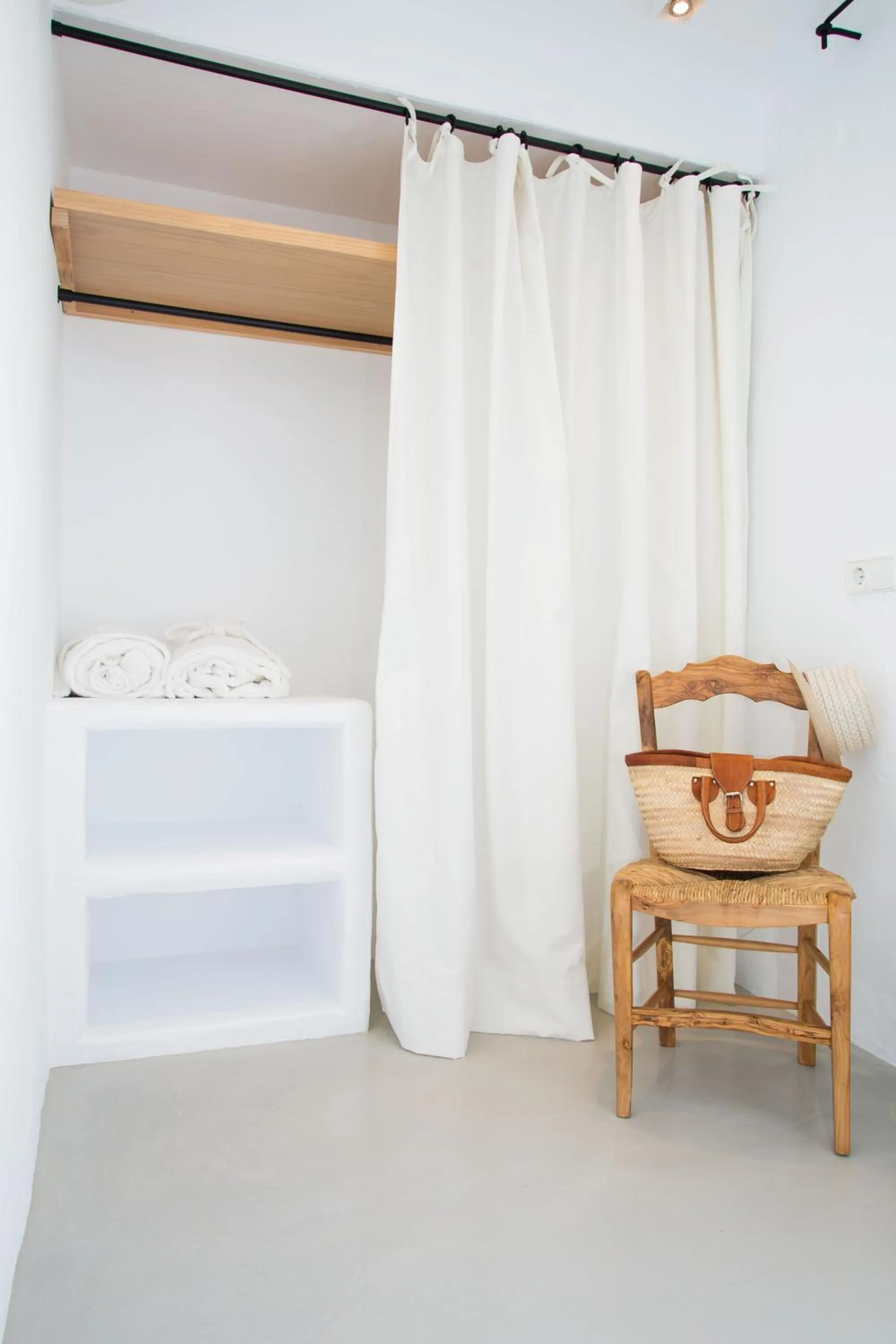 Decorative detail, Bed in Villas S'Argamassa