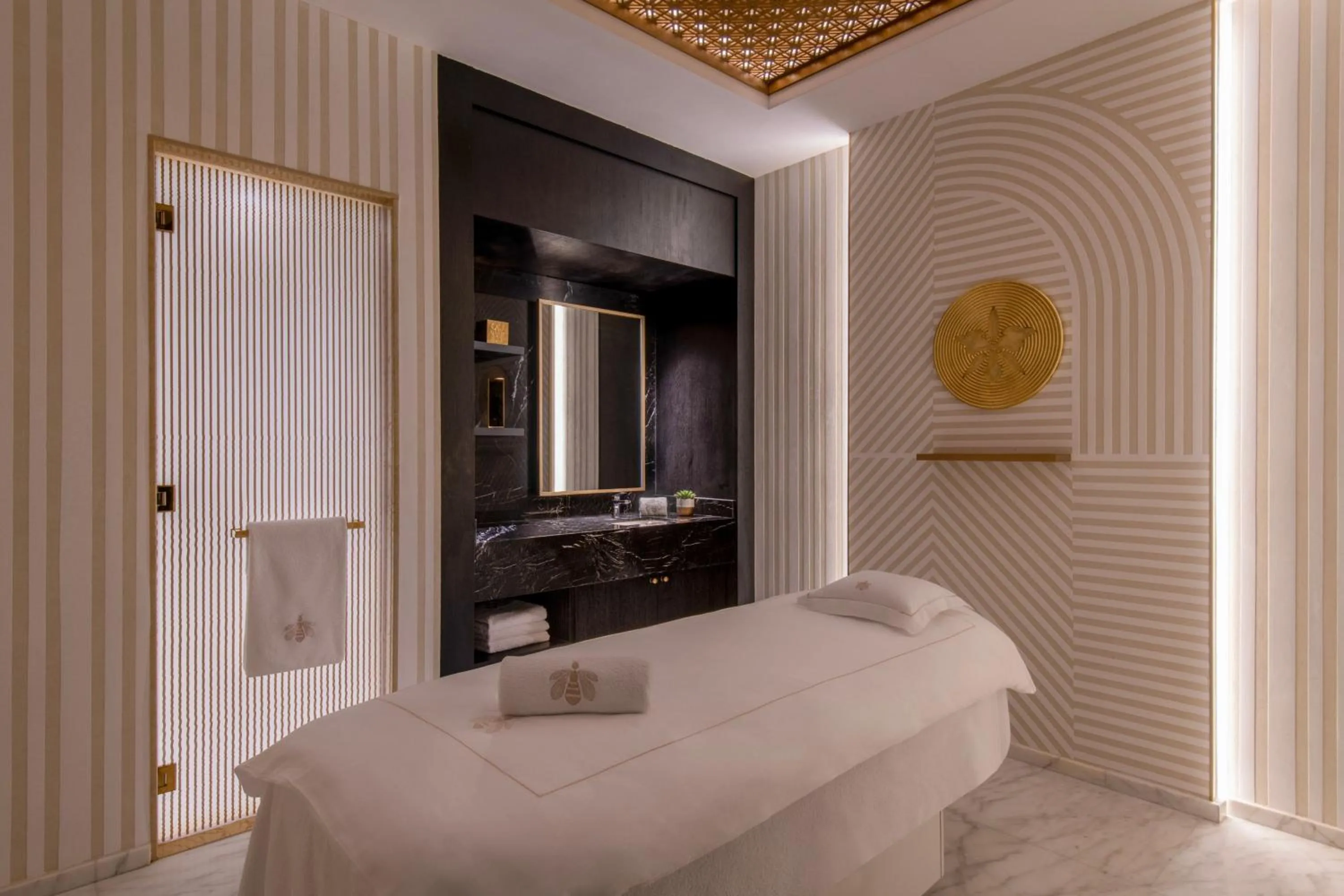 Spa and wellness centre/facilities, Bed in The St. Regis Doha