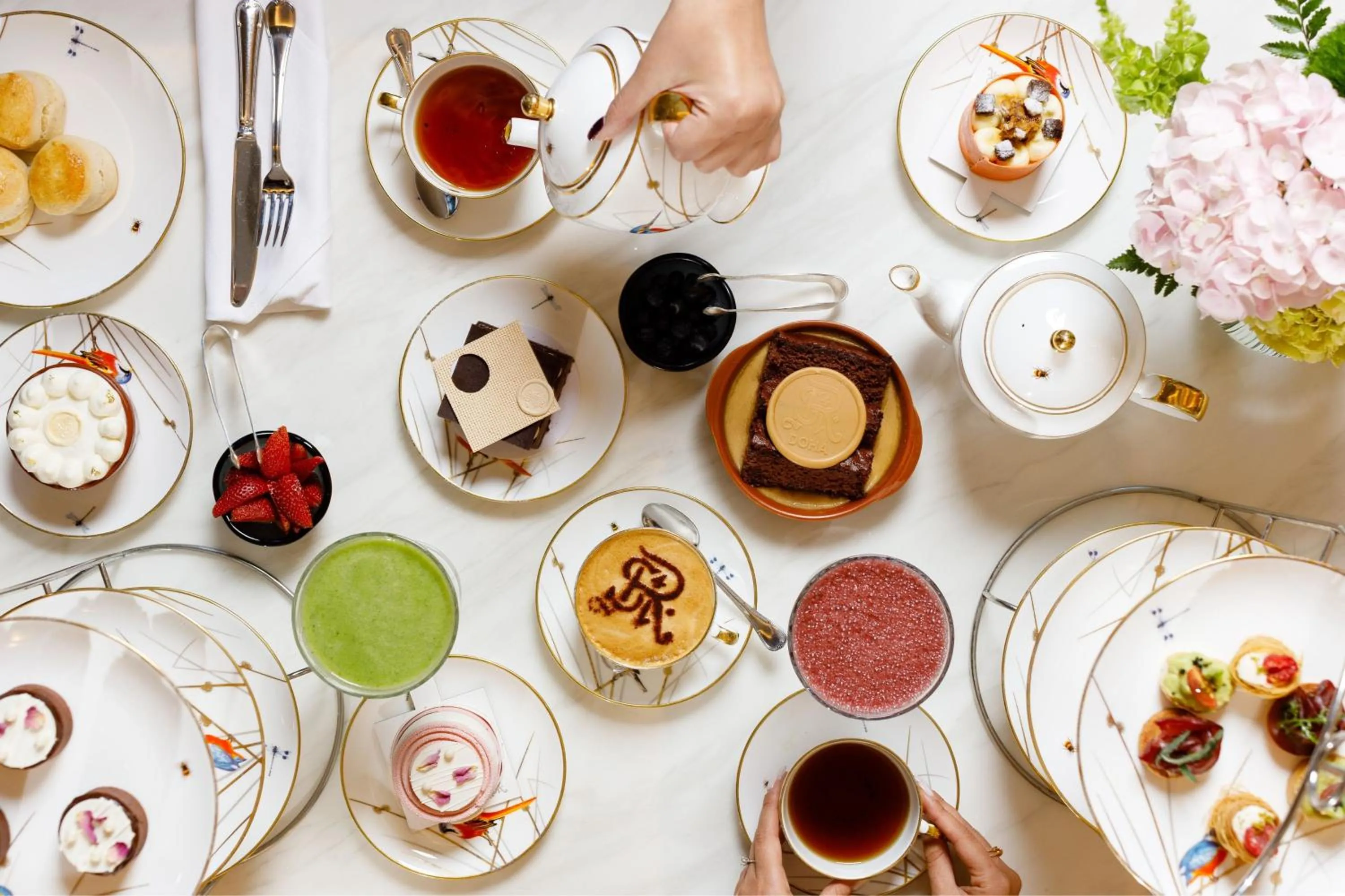 Lounge or bar in The St. Regis Doha