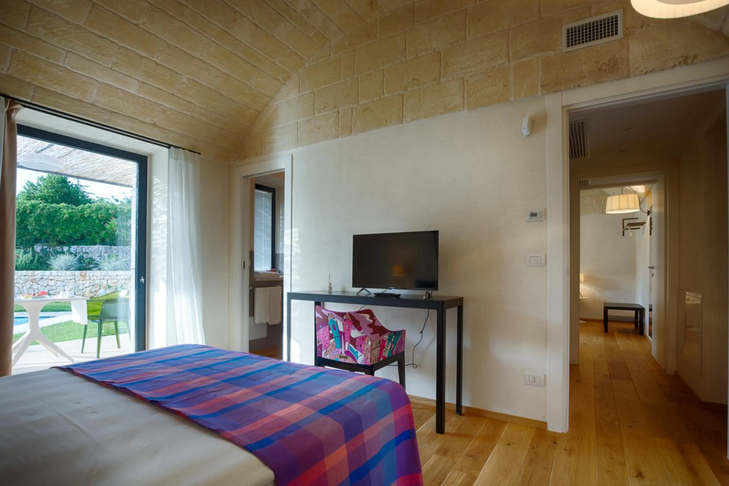 Pool view, Bed in Casale Ramunno