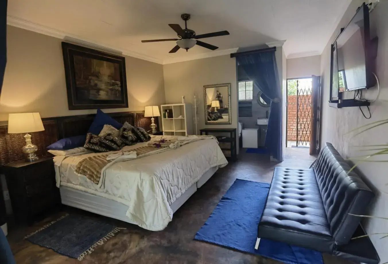 Budget Double or Twin Room - single occupancy in Suikerbosrant Sleep and go Budget Double or Twin Room - single occupancy in Suikerbosrant Sleep and go