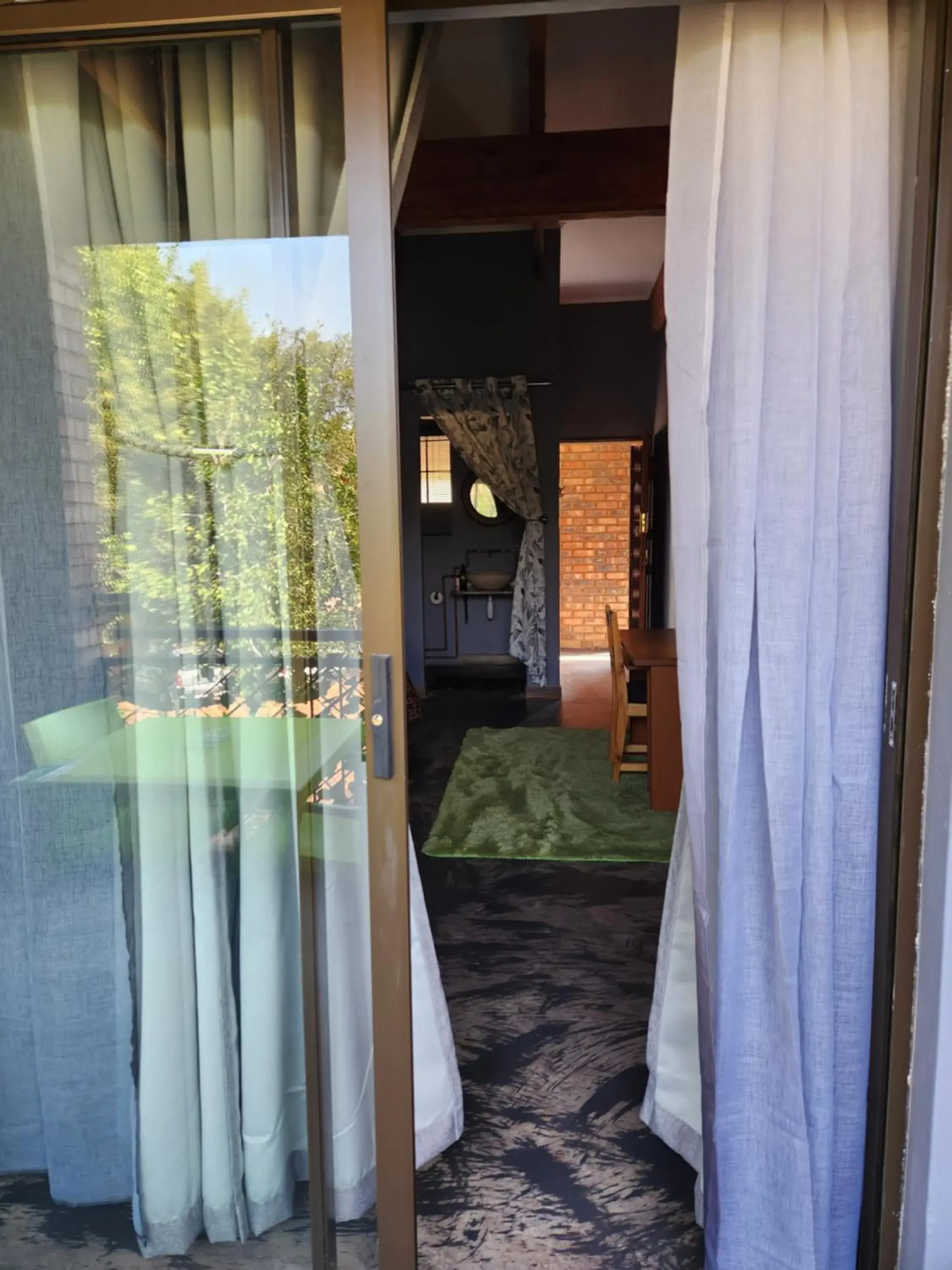 Deluxe King Room - single occupancy in Suikerbosrant Sleep and go Deluxe King Room - single occupancy in Suikerbosrant Sleep and go