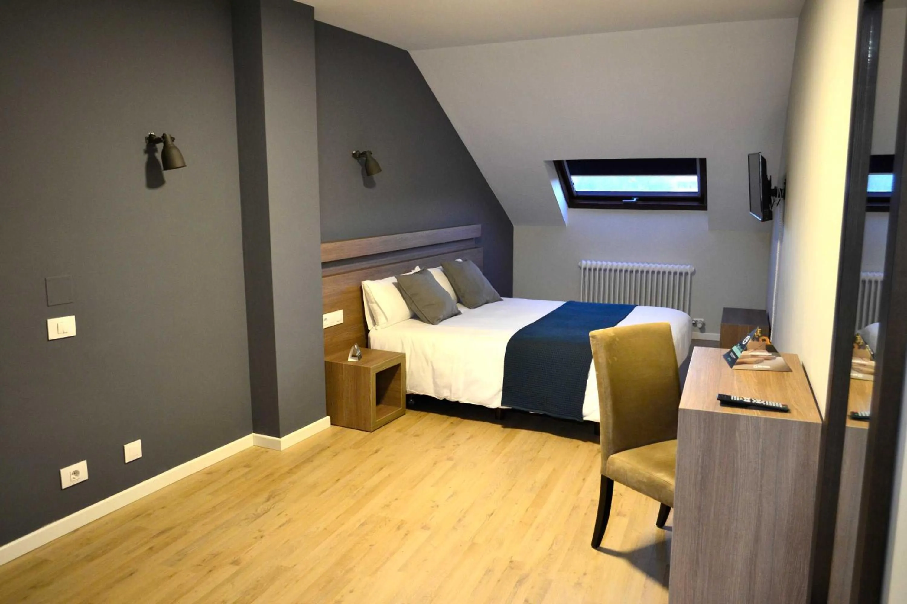 Bedroom, Bed in Hotel Alda Estación Pontevedra