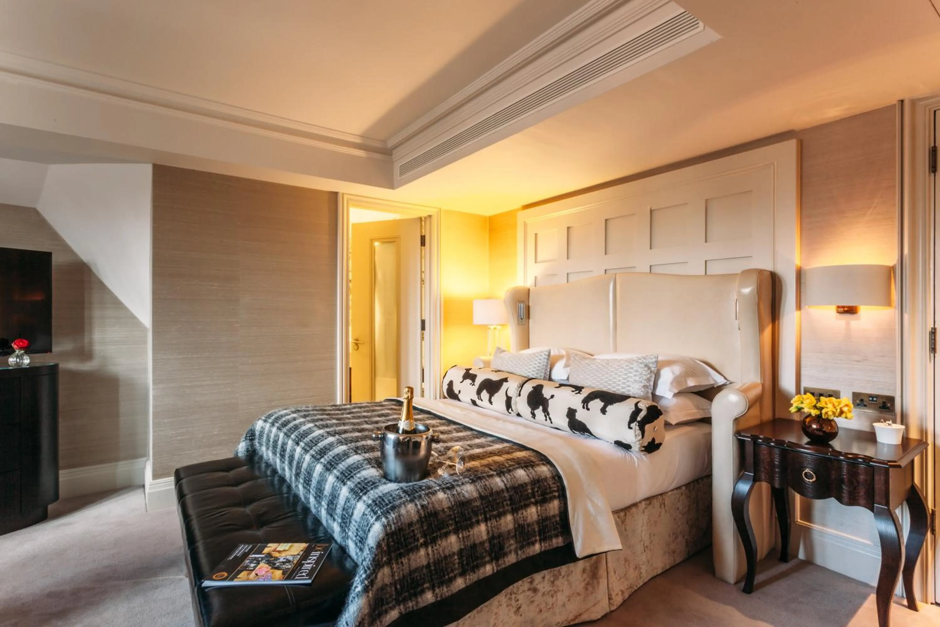 Bed in 11 Cadogan Gardens and The Apartments by Iconic Luxury Hotels