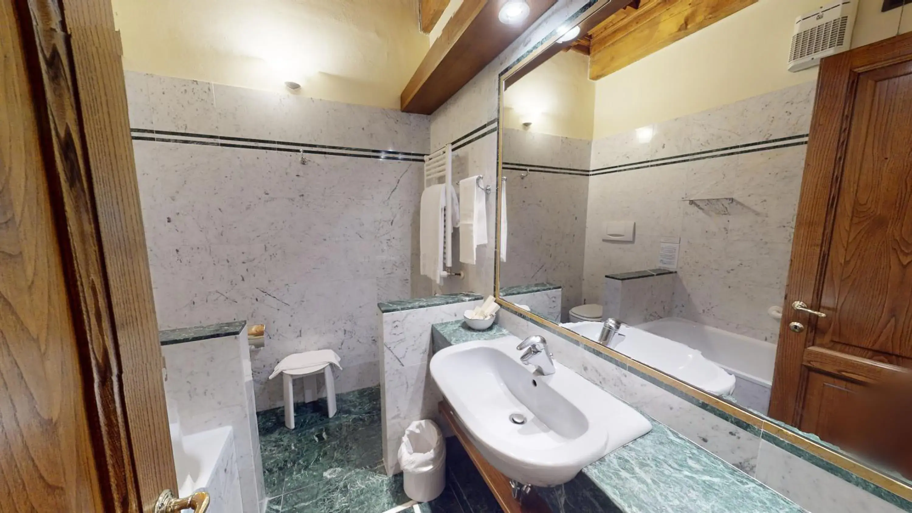 Comfort Double or Twin Room with City View in Hotel Palazzo Squarcialupi Comfort Double or Twin Room with City View in Hotel Palazzo Squarcialupi