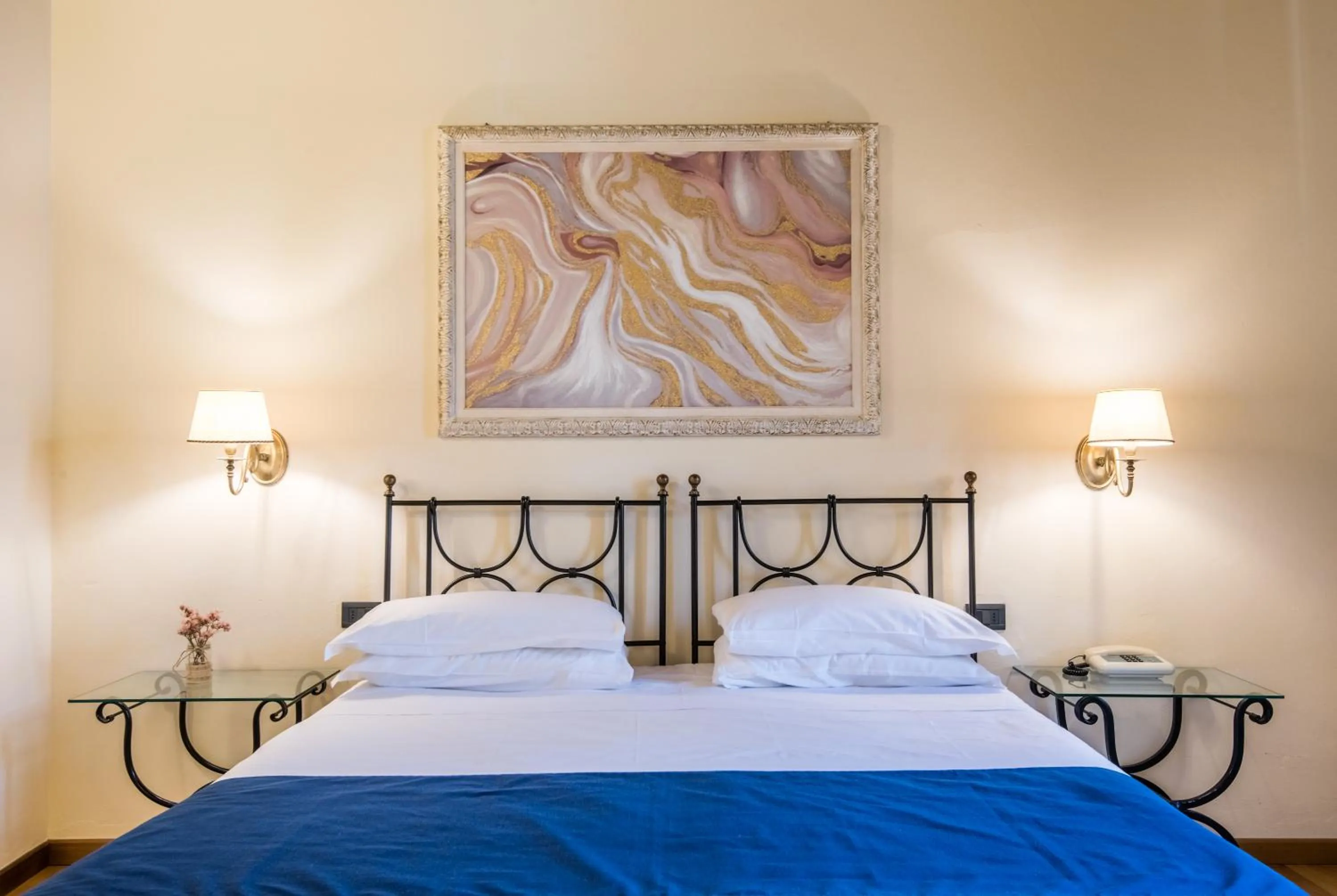 Bed in Hotel Palazzo Squarcialupi