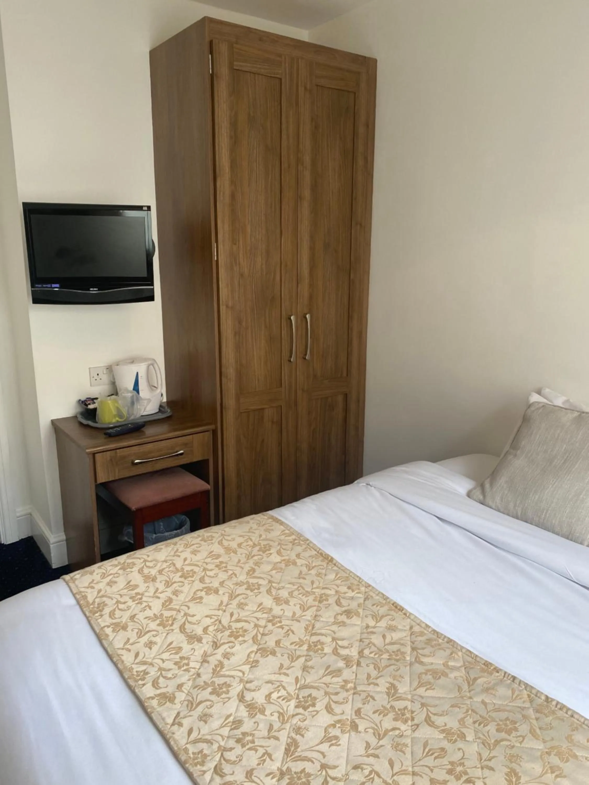 Bed in The Tudor Hotel